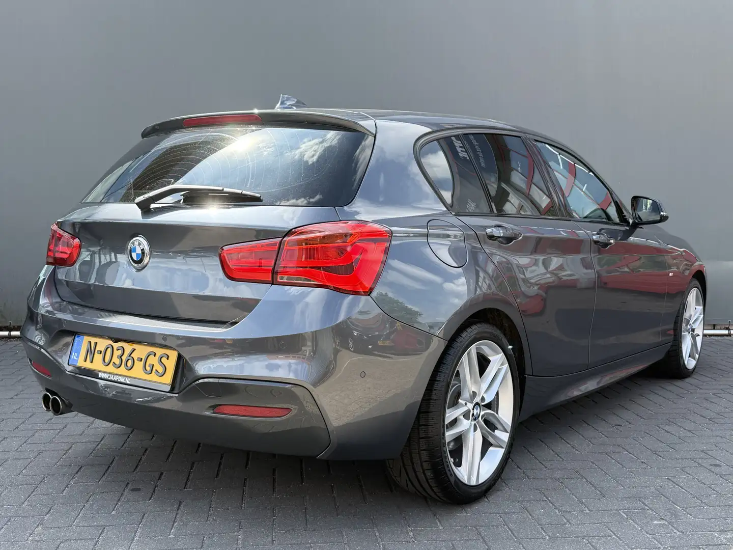 BMW 125 1-serie BWJ 2017 125i 225 PK High Executive M-SPOR Grijs - 2