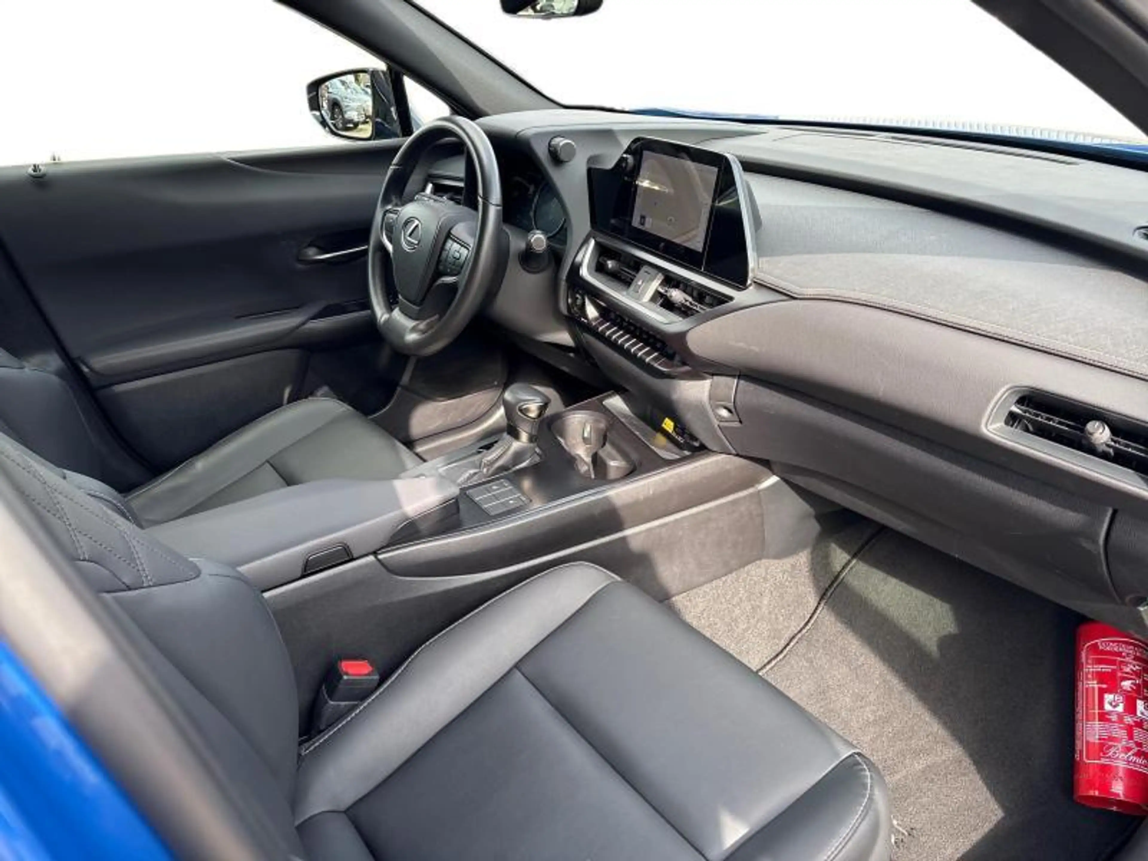 Lexus UX 250h F SPORT Design — photo 6