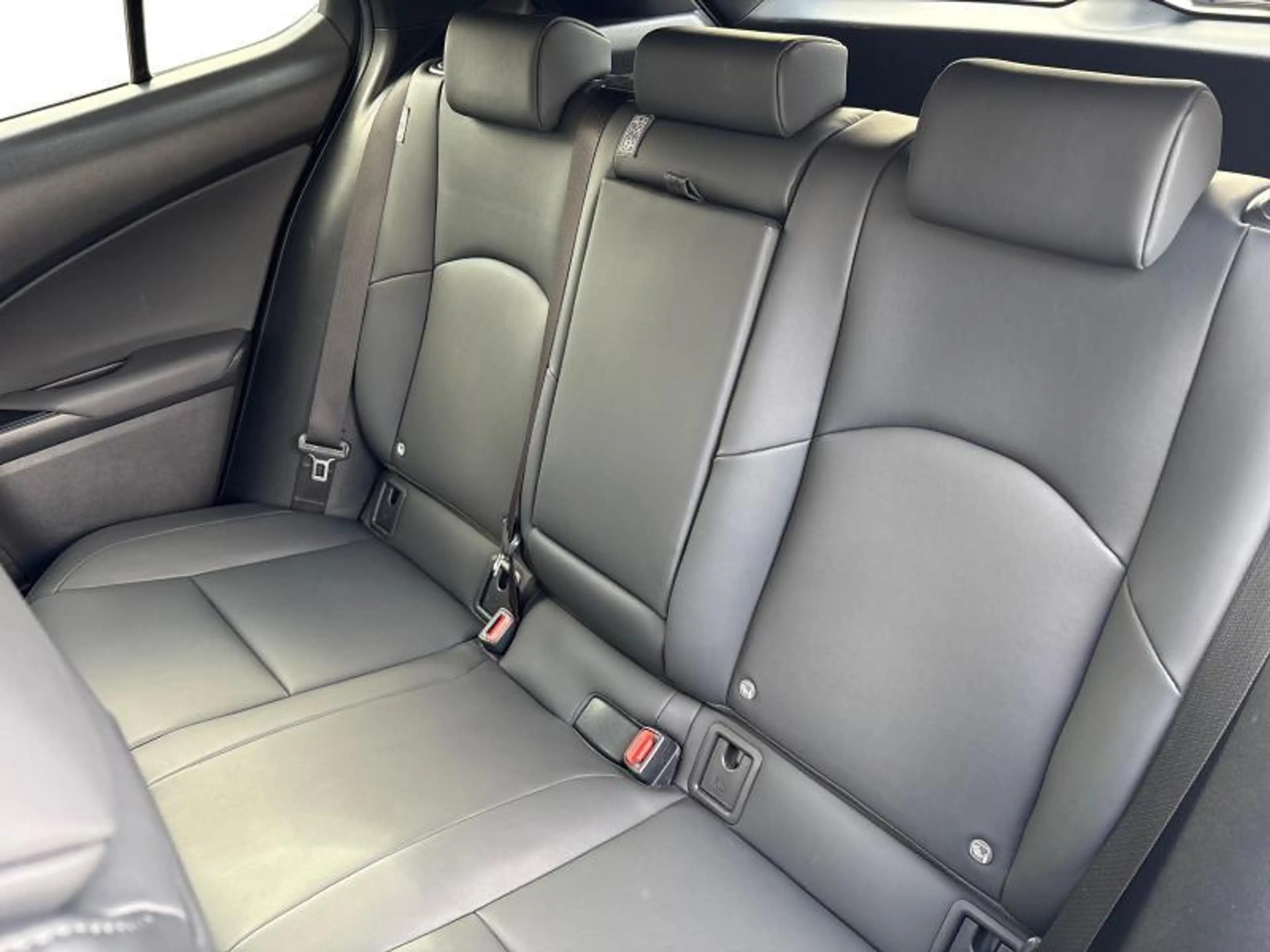 Lexus UX 250h F SPORT Design — photo 10
