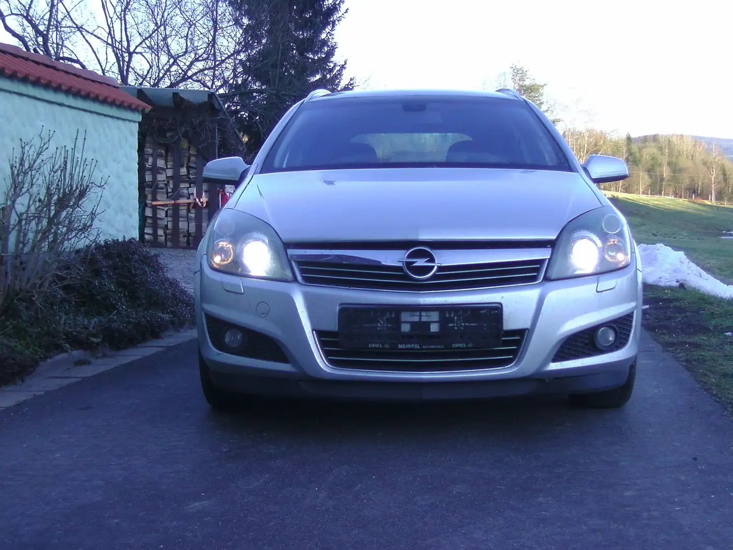 Opel Astra Diesel Caravan DPF Innovation,Xenon,6-Gang,AHK, Silber - 2