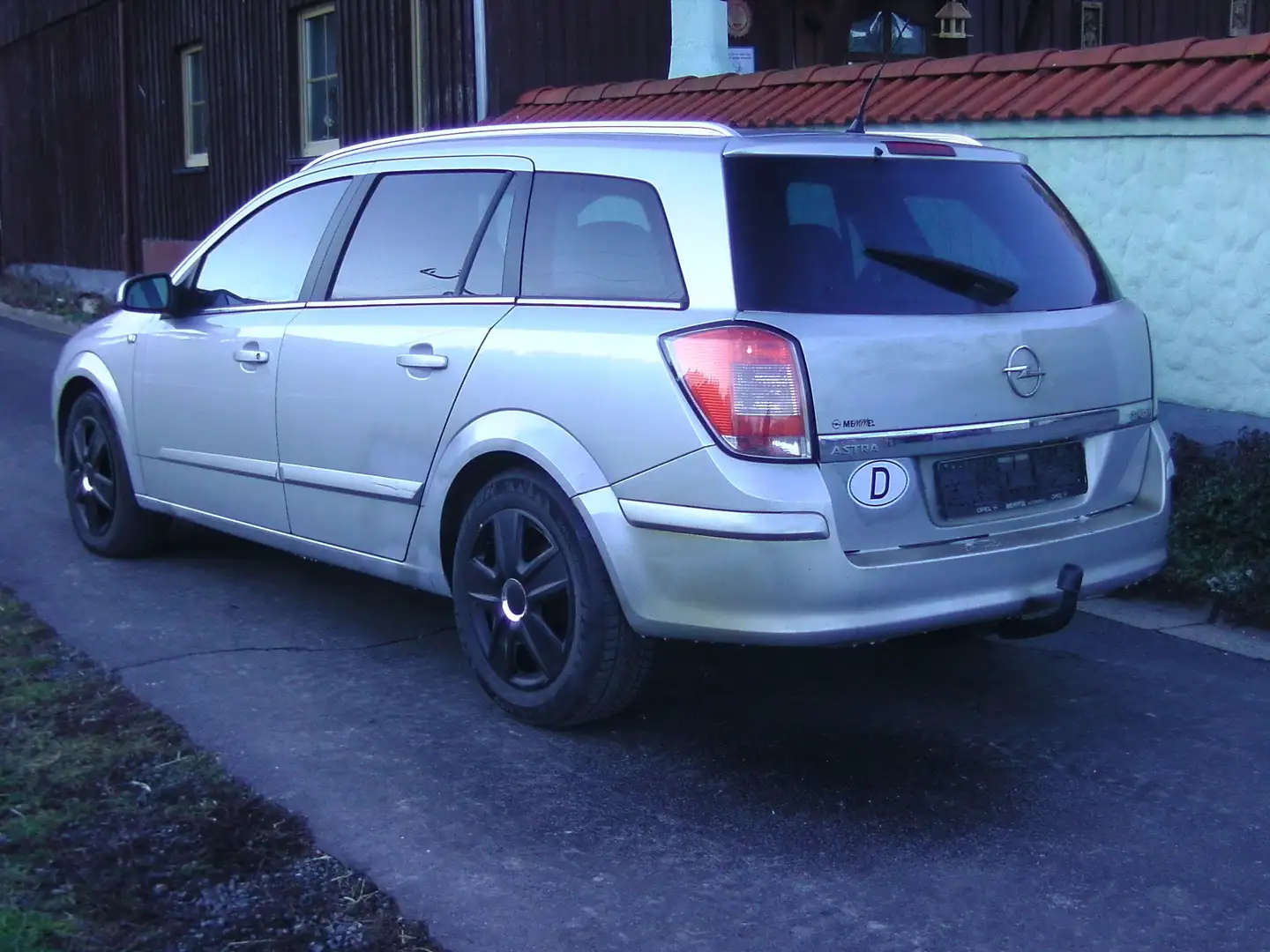 Opel Astra Diesel Caravan DPF Innovation,Xenon,6-Gang,AHK, Silber - 1