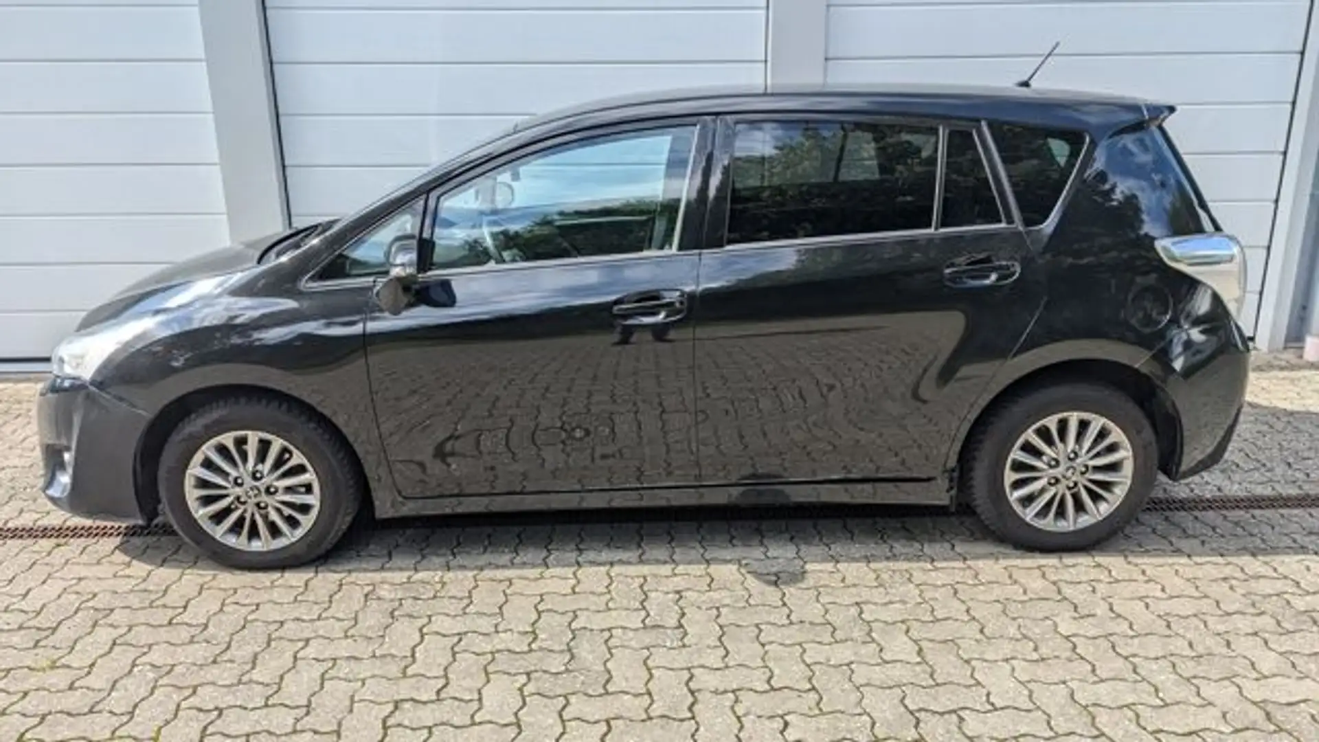 Toyota Verso 1.6 Diesel Edition-S*AHK*1 Hand*101.565 Km Чёрный - 2