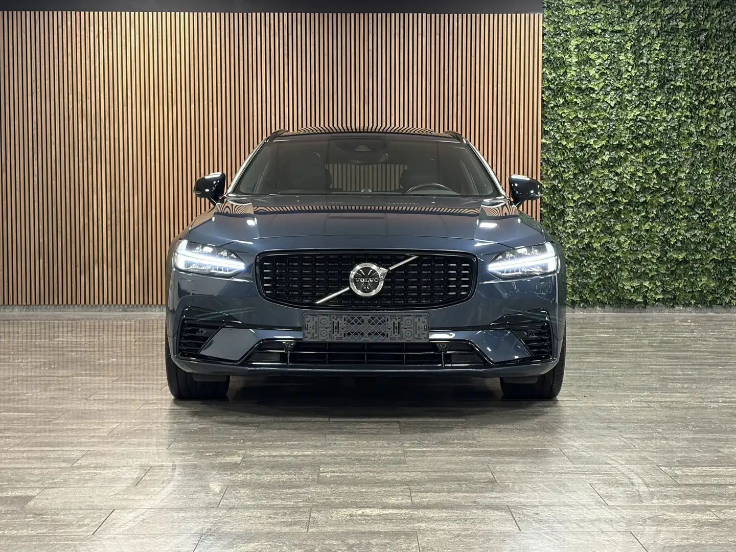 Volvo V90 T8 AWD Recharge R-Design | Vol! | Luchtvering | Bo Bleu - 2