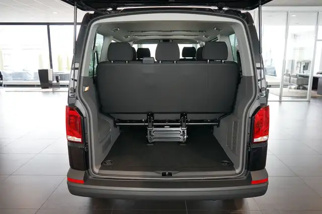 Volkswagen Caravelle view 8