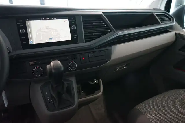 Volkswagen Caravelle view 12