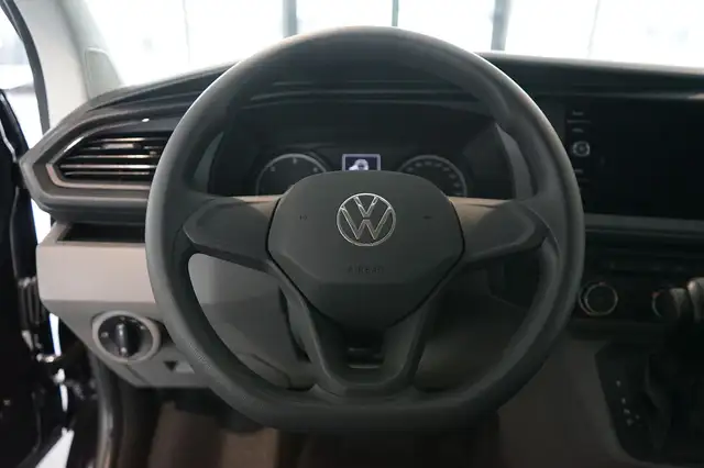 Volkswagen Caravelle view 11