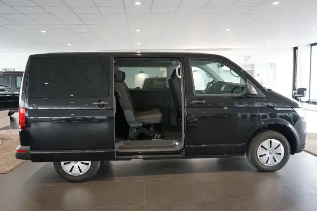 Volkswagen Caravelle view 4