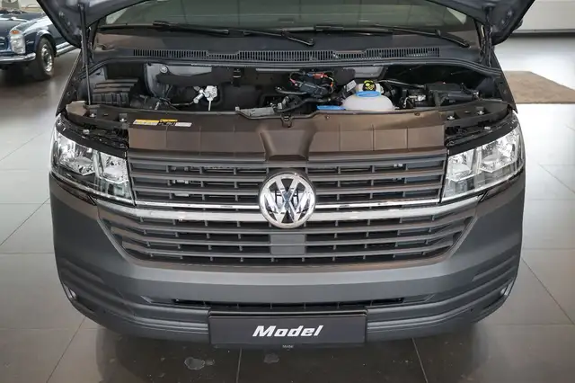 Volkswagen Caravelle view 6