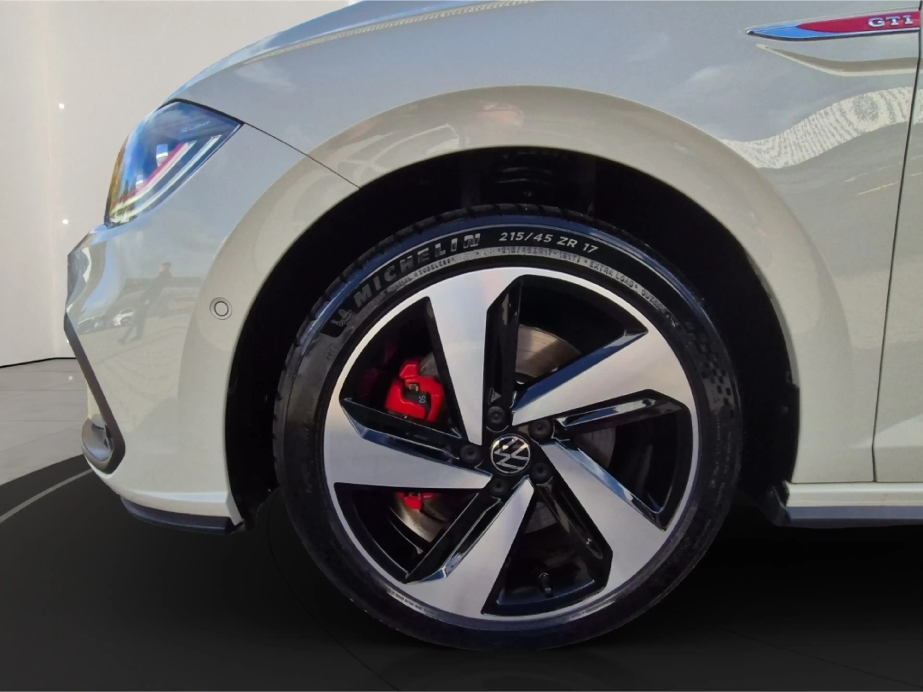 Volkswagen Polo GTI IQ.DRIVE+PARK & COMFORT+ACAA !! — photo 9