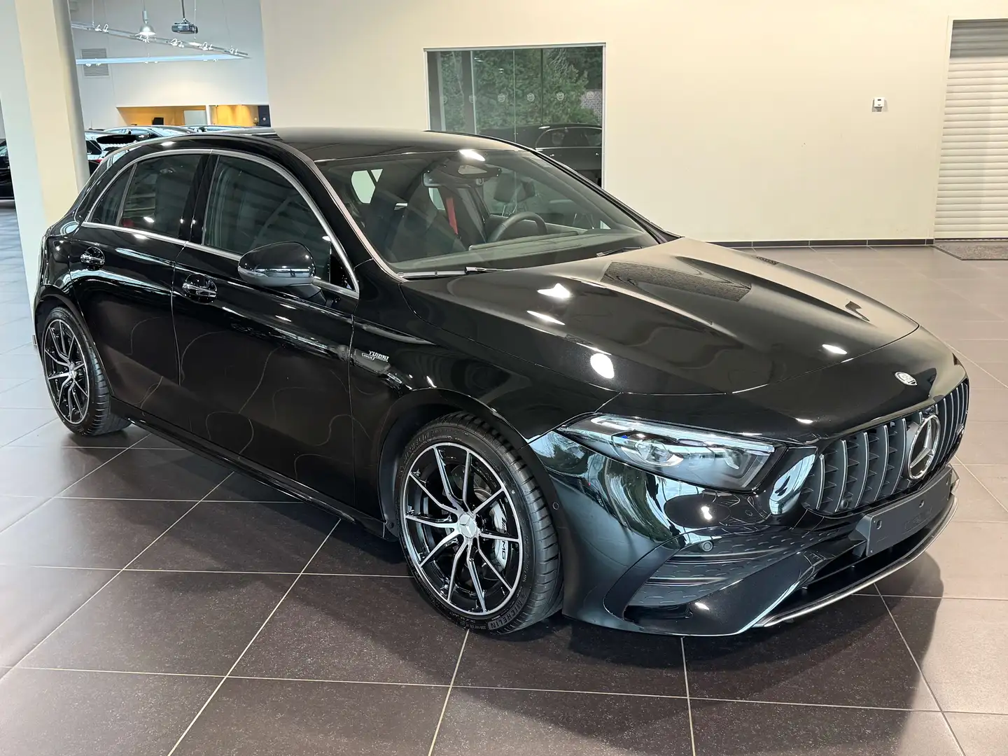 Mercedes-Benz A 35 AMG 4M Multibeam Led, Dodehoeks Assist, Mbux, DAB Noir - 2