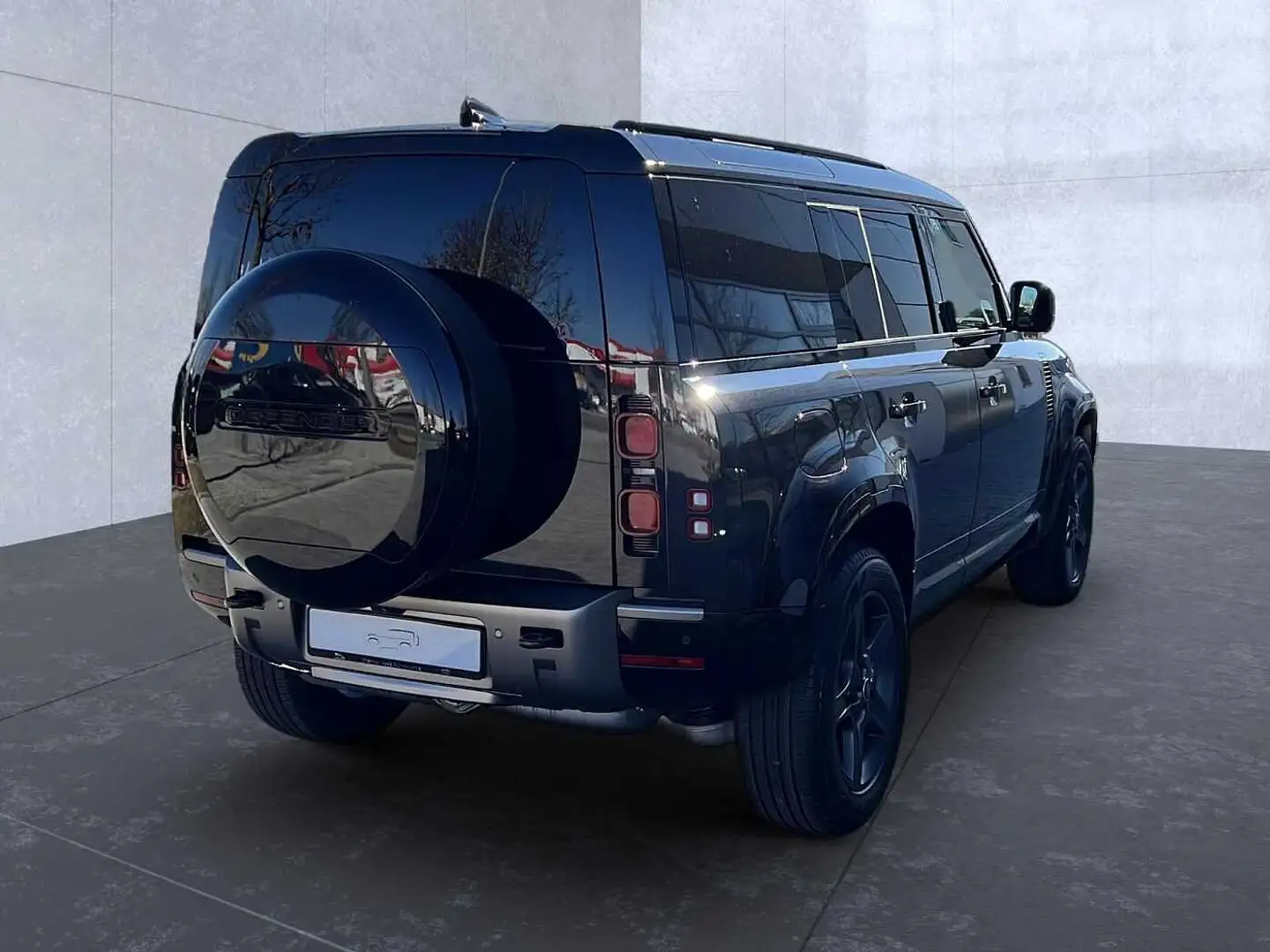 Land Rover Defender Diesel 110 D250 Hard Top X-Dynamic SE Zwart - 2