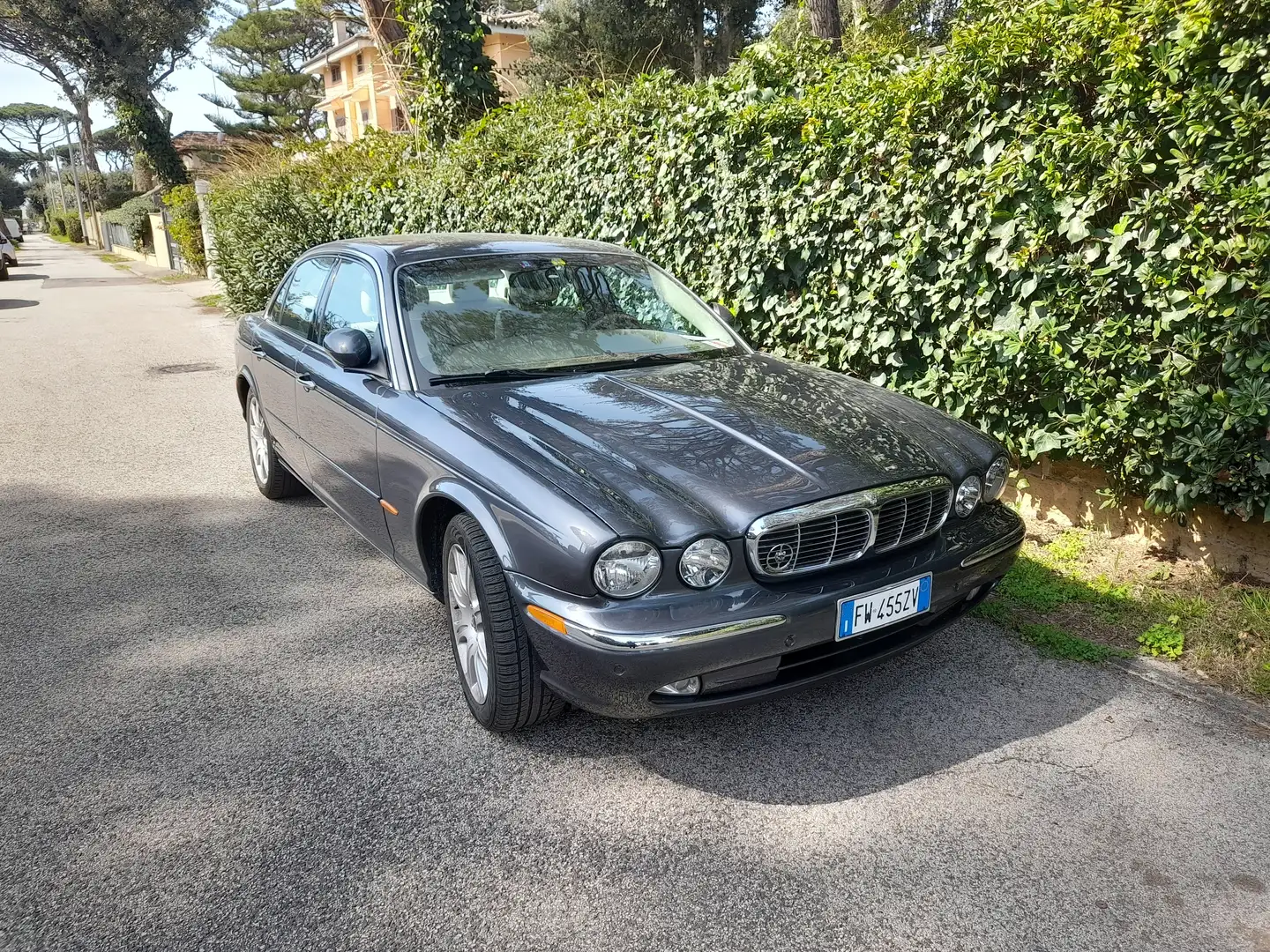 Jaguar XJ8 XJ VII-VIII 2003 3.5 V8 Šedá - 1