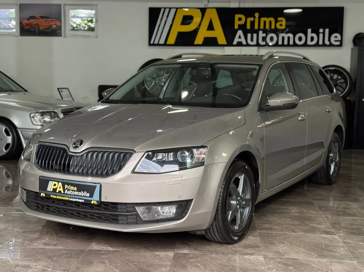Skoda Octavia 1.6 TDI Combi Style / DSG Xenon Navi AHK Beige - 1