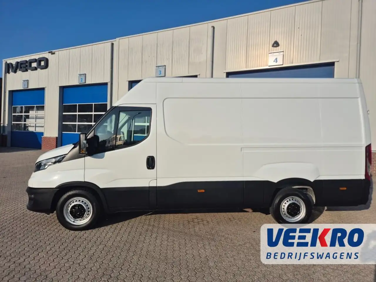 Iveco Daily 2023 — фото 10