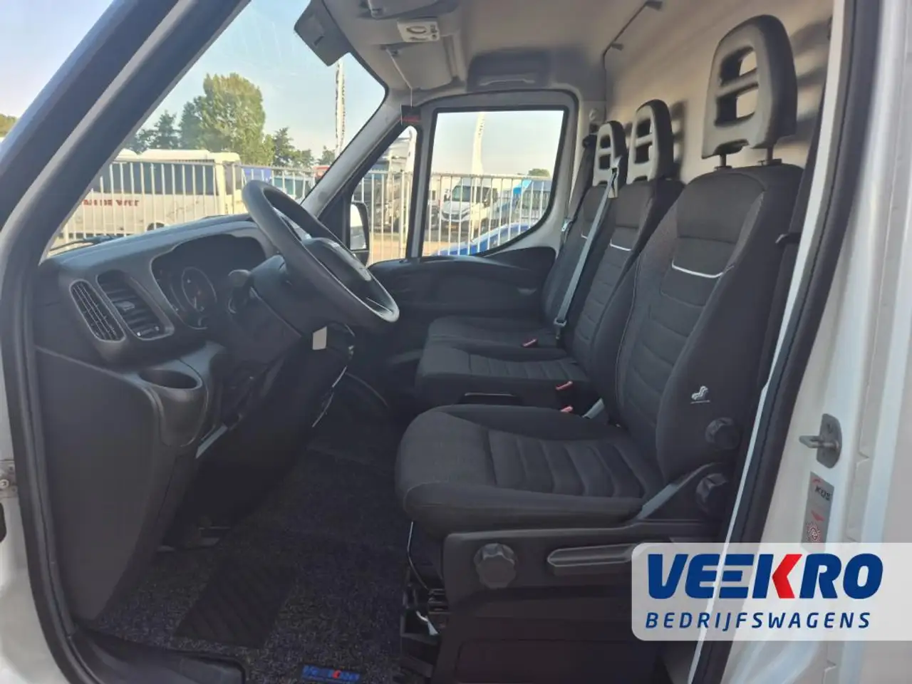 Iveco Daily 2023 — фото 11