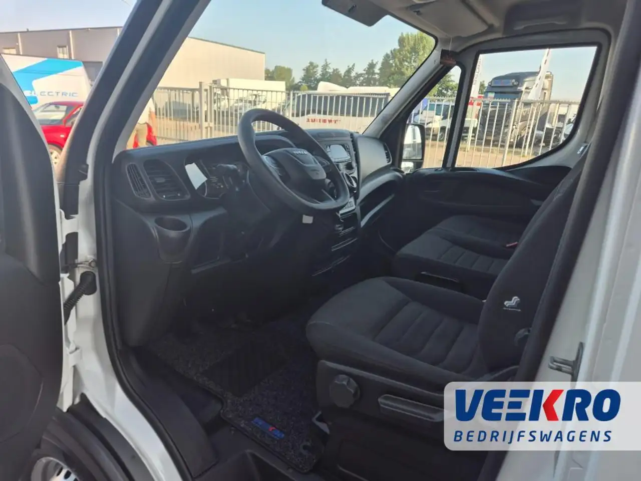 Iveco Daily 2023 — фото 12