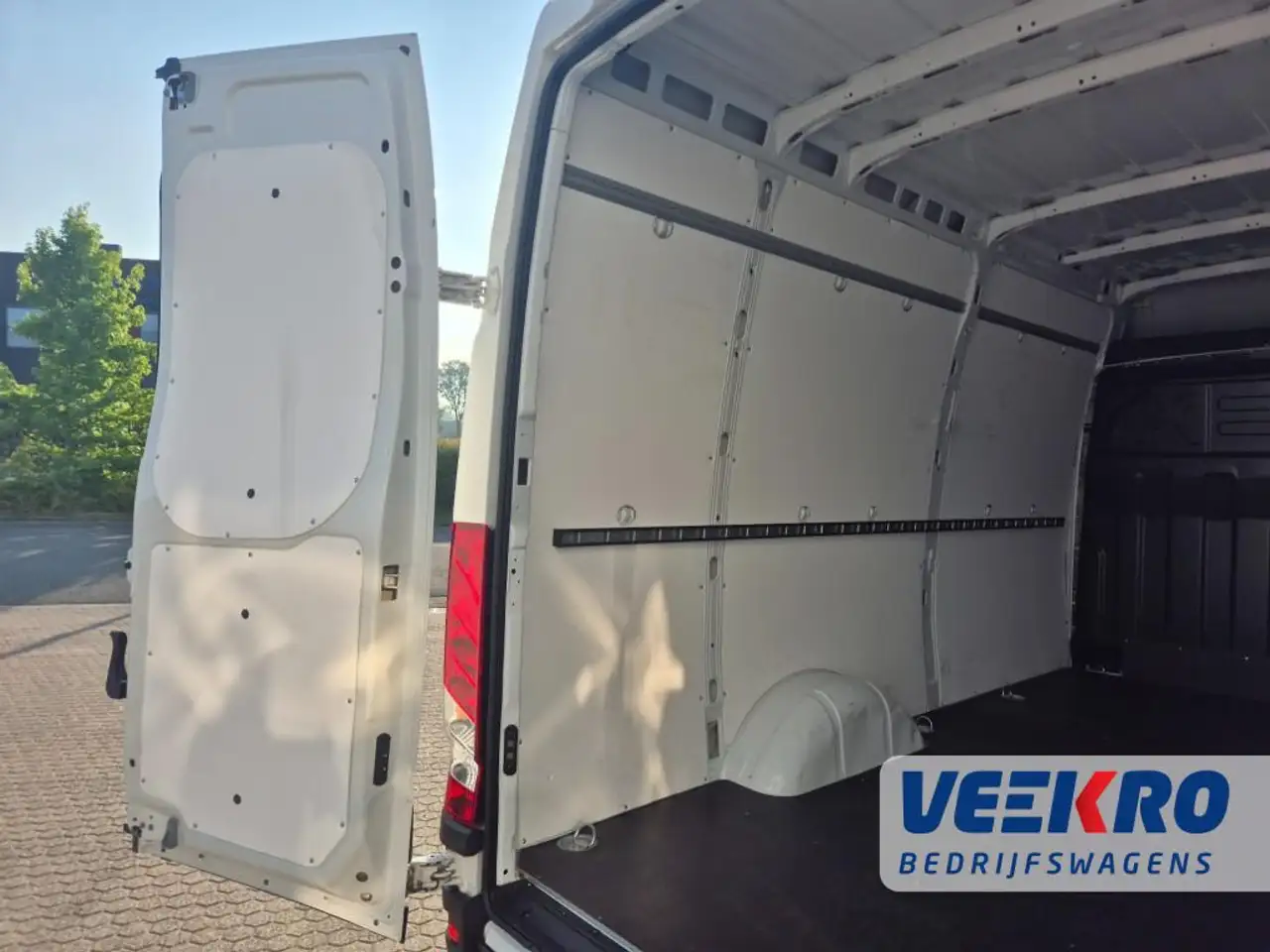 Iveco Daily 2023 — фото 8
