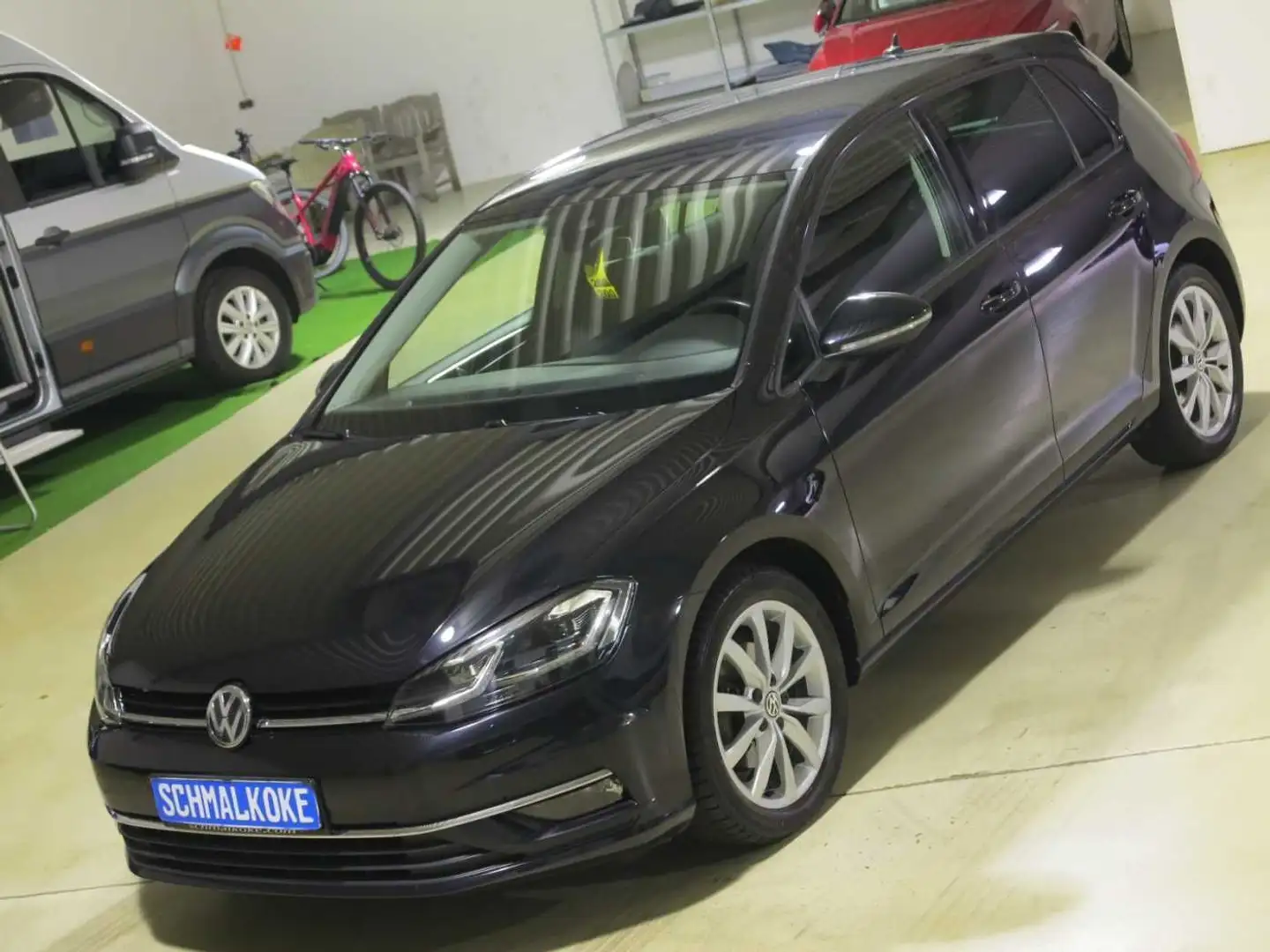 Volkswagen Golf VII 2.0 TDI SCR DSG7 HIGHL Navi ACC LM17 Zwart - 2