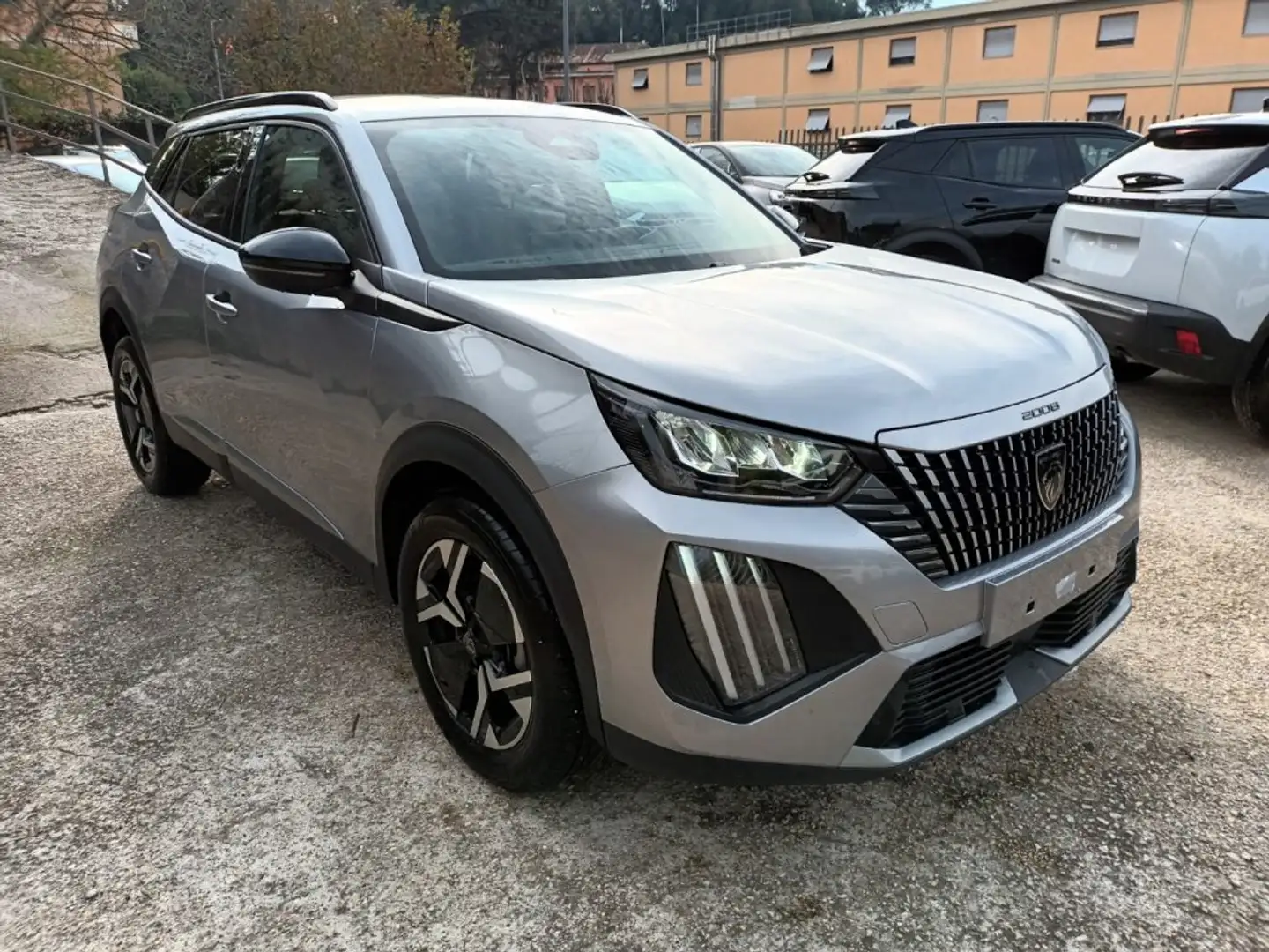 Peugeot 2008 1200 PURETECH ALLURE 100CV CARPLAY VETRI SCURI"17 Argento - 1