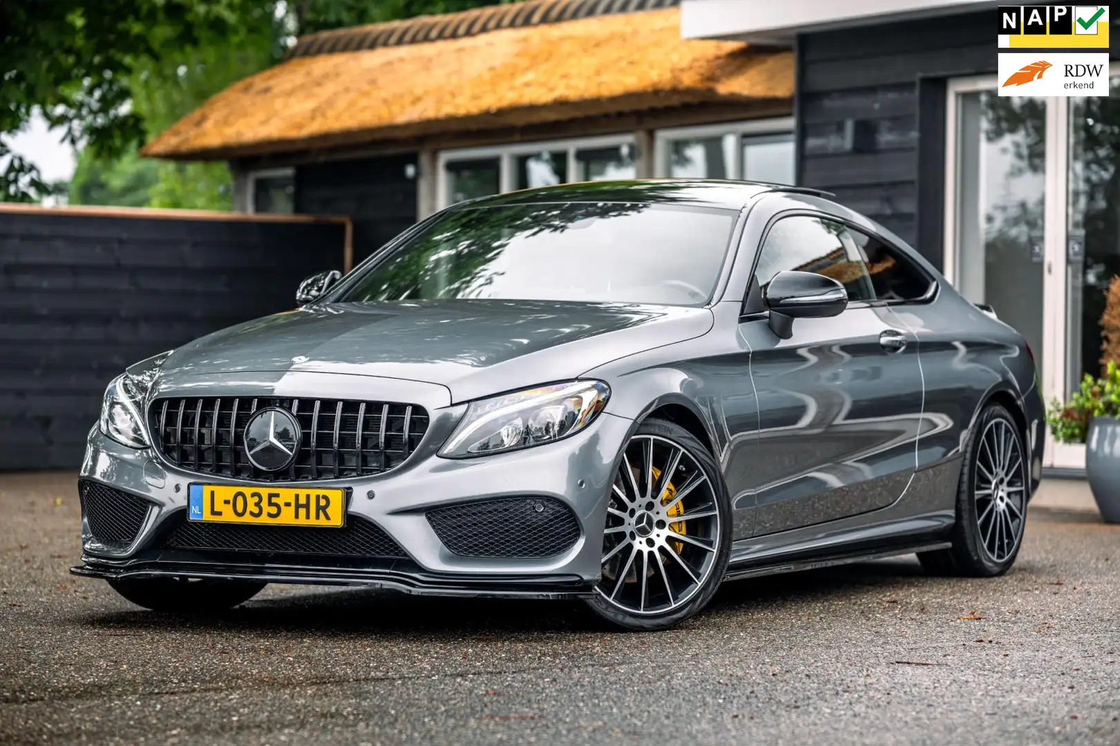 Mercedes-Benz C 300 Coupé Prestige AMG Styling I Burmester I Panodak I Grijs - 1