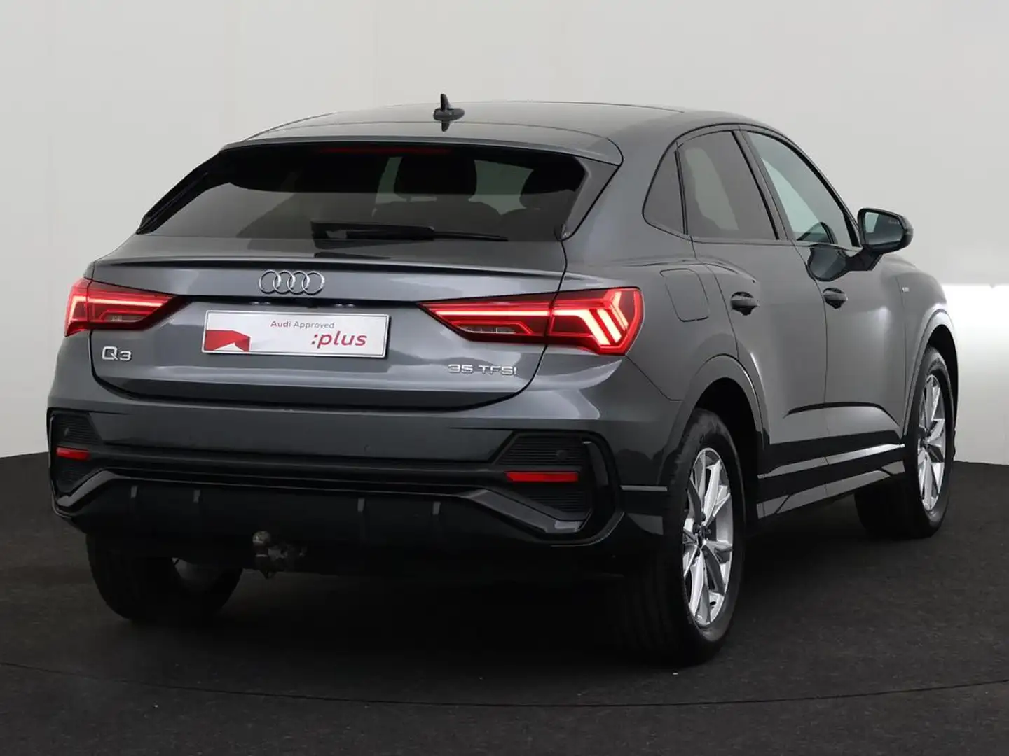 Audi Q3 Sportback S-Line 35 TFSI 150 PK S-tronic / Open Dak / ACC / Camera / Apple Carplay Gris - 2