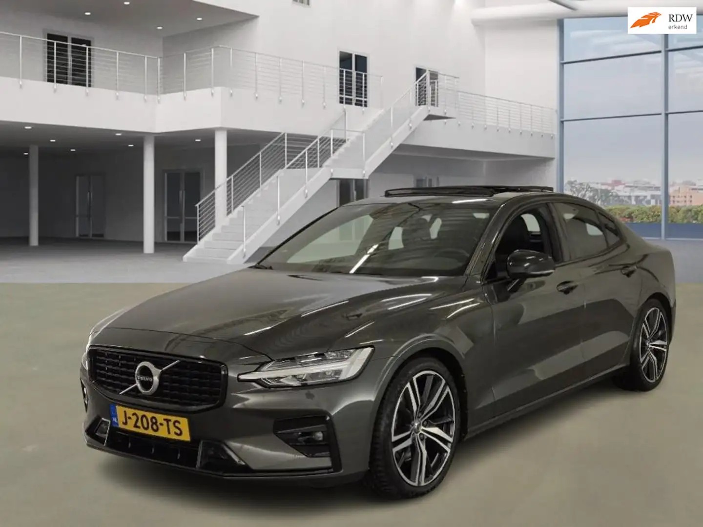 Volvo S60 2.0 B3 R-Design / NL PRIJS 17999e / Auto rijdt pri Grijs - 1