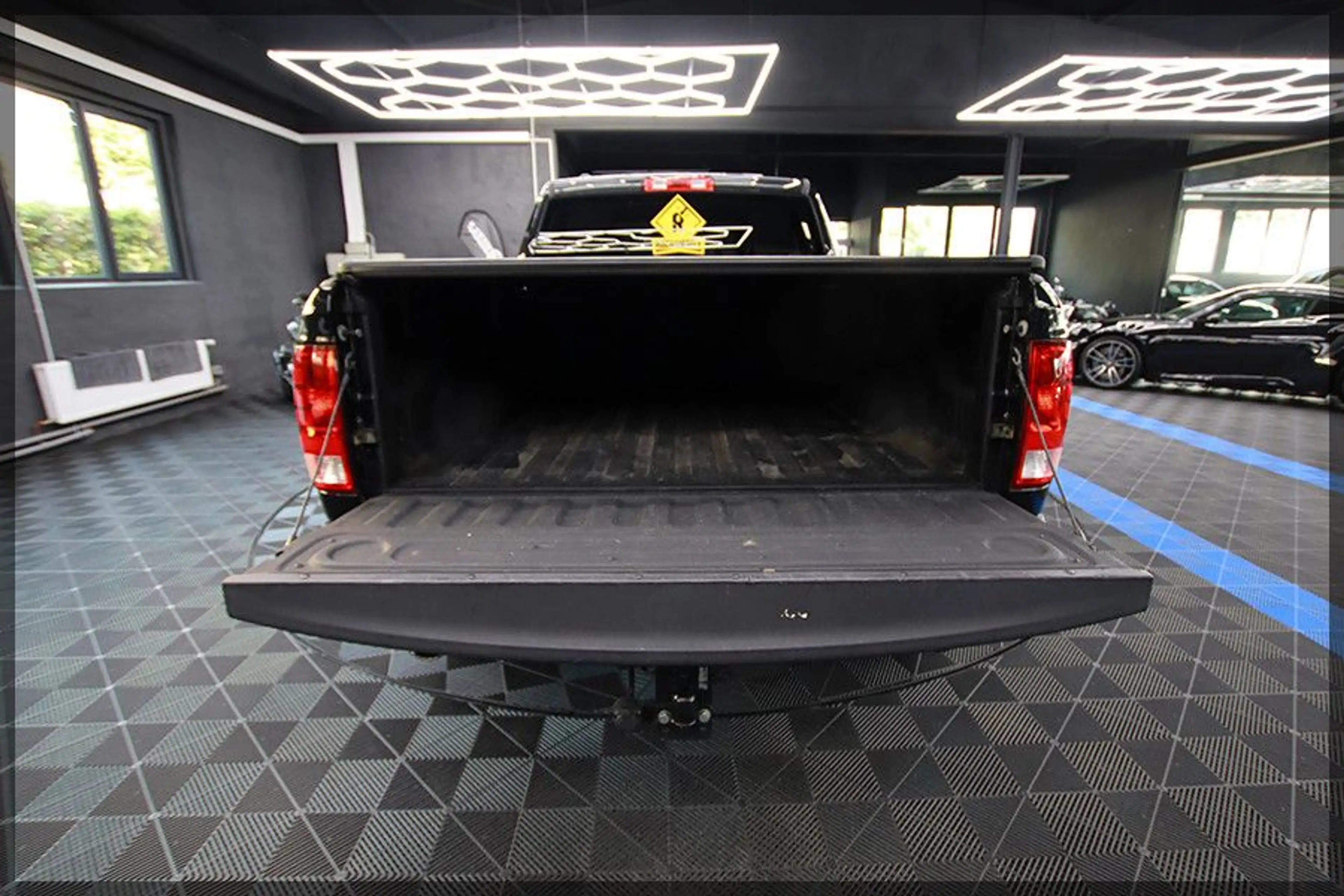 Dodge RAM 5.7 HEM QUAD CAB CAM / LEDER / 6 SITZER — photo 12