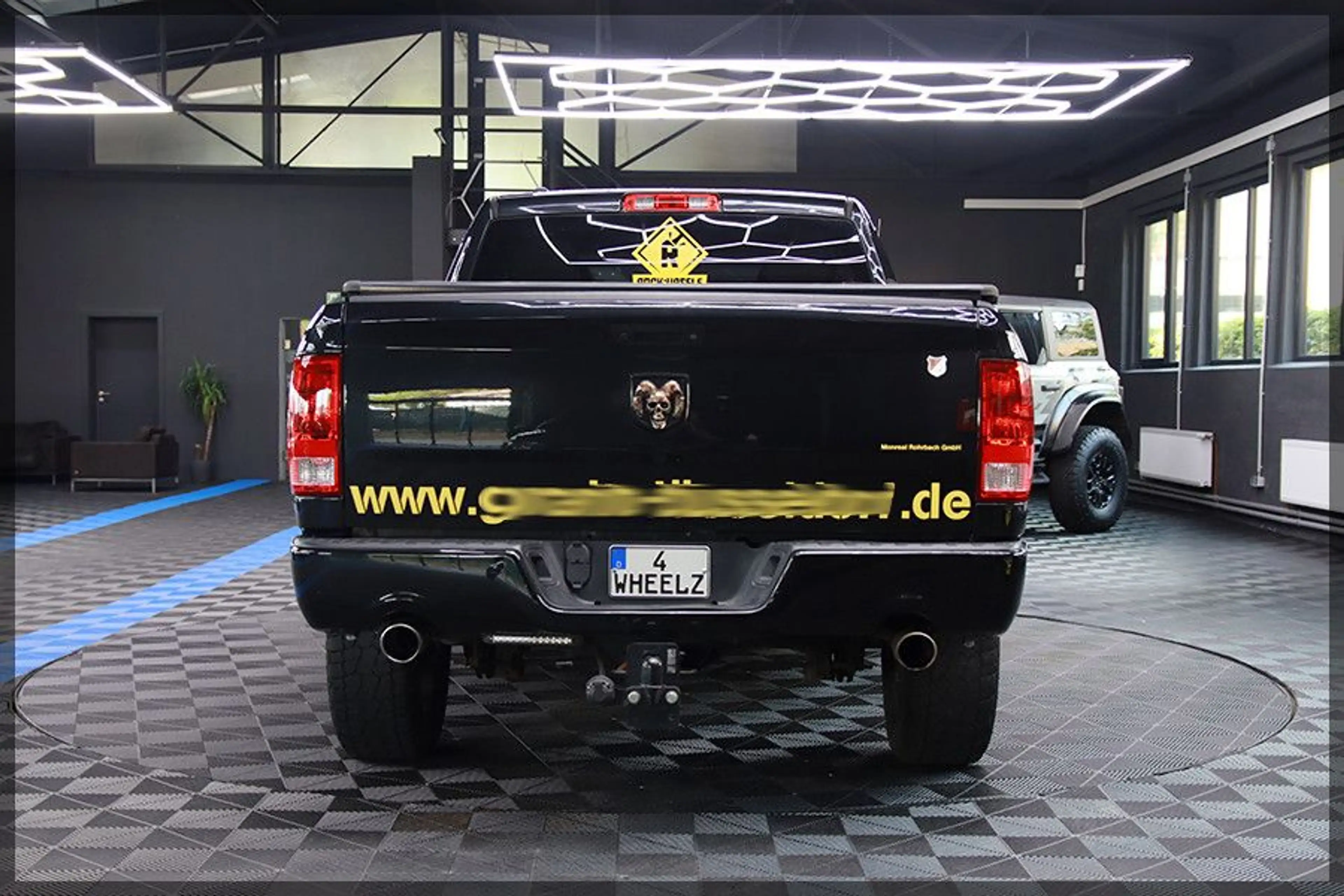 Dodge RAM 5.7 HEM QUAD CAB CAM / LEDER / 6 SITZER — photo 4