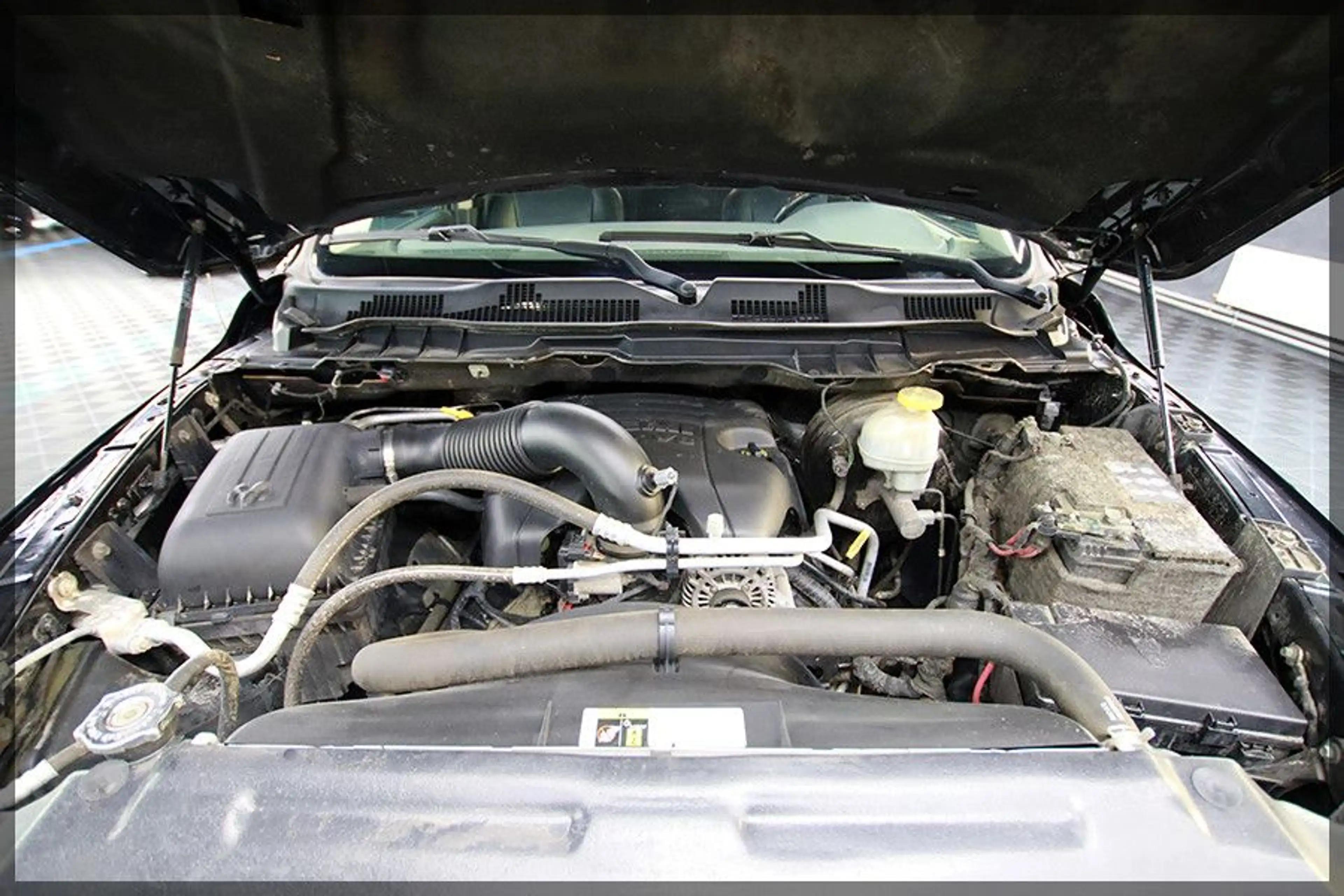 Dodge RAM 5.7 HEM QUAD CAB CAM / LEDER / 6 SITZER — photo 11