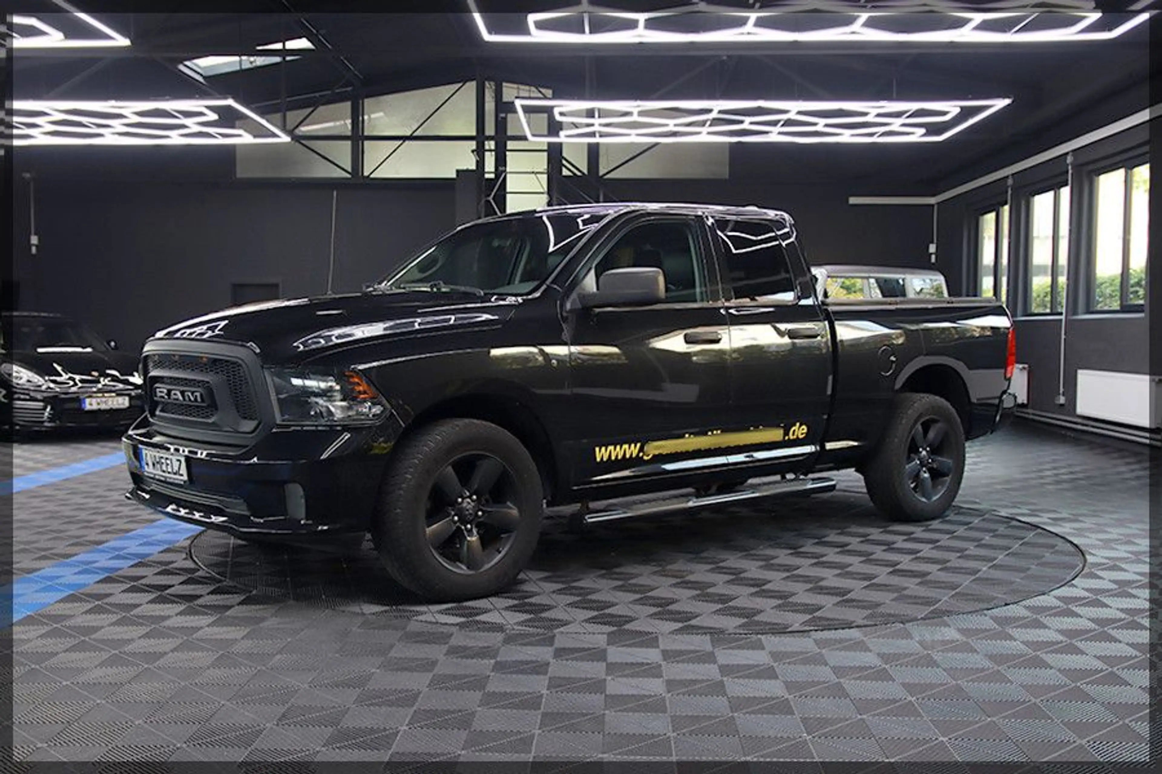 Dodge RAM 5.7 HEM QUAD CAB CAM / LEDER / 6 SITZER — photo 2