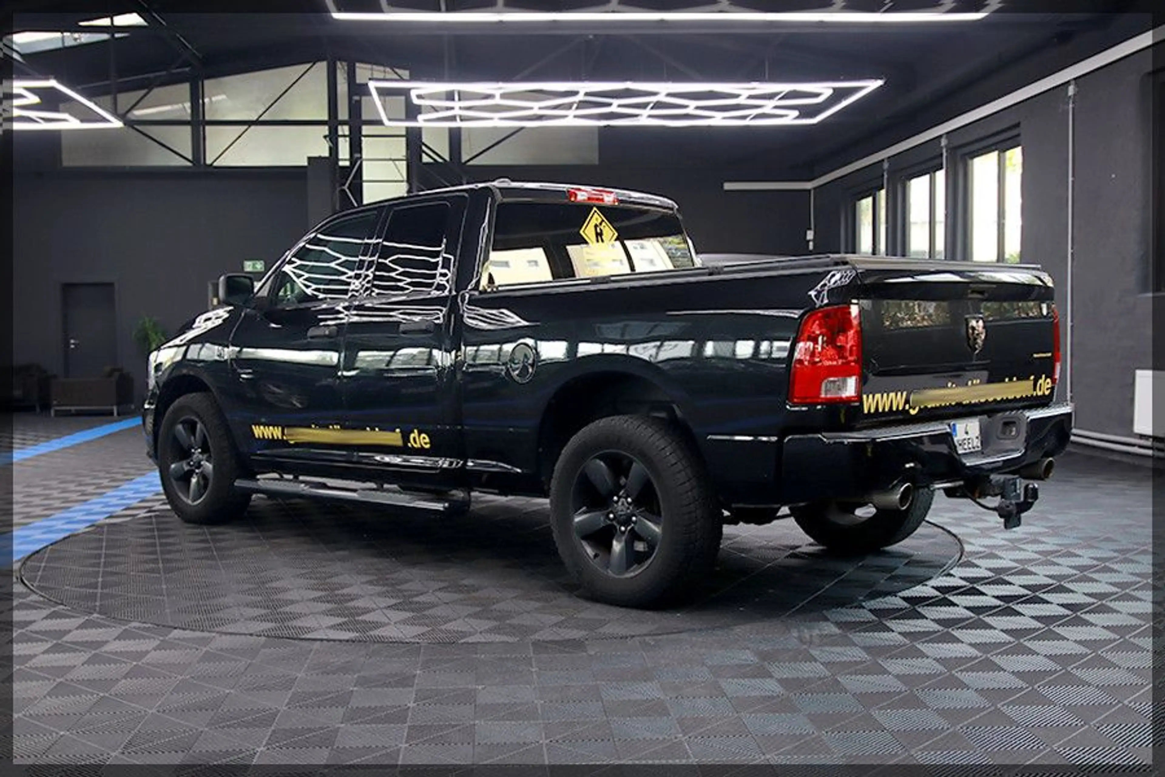 Dodge RAM 5.7 HEM QUAD CAB CAM / LEDER / 6 SITZER — photo 6