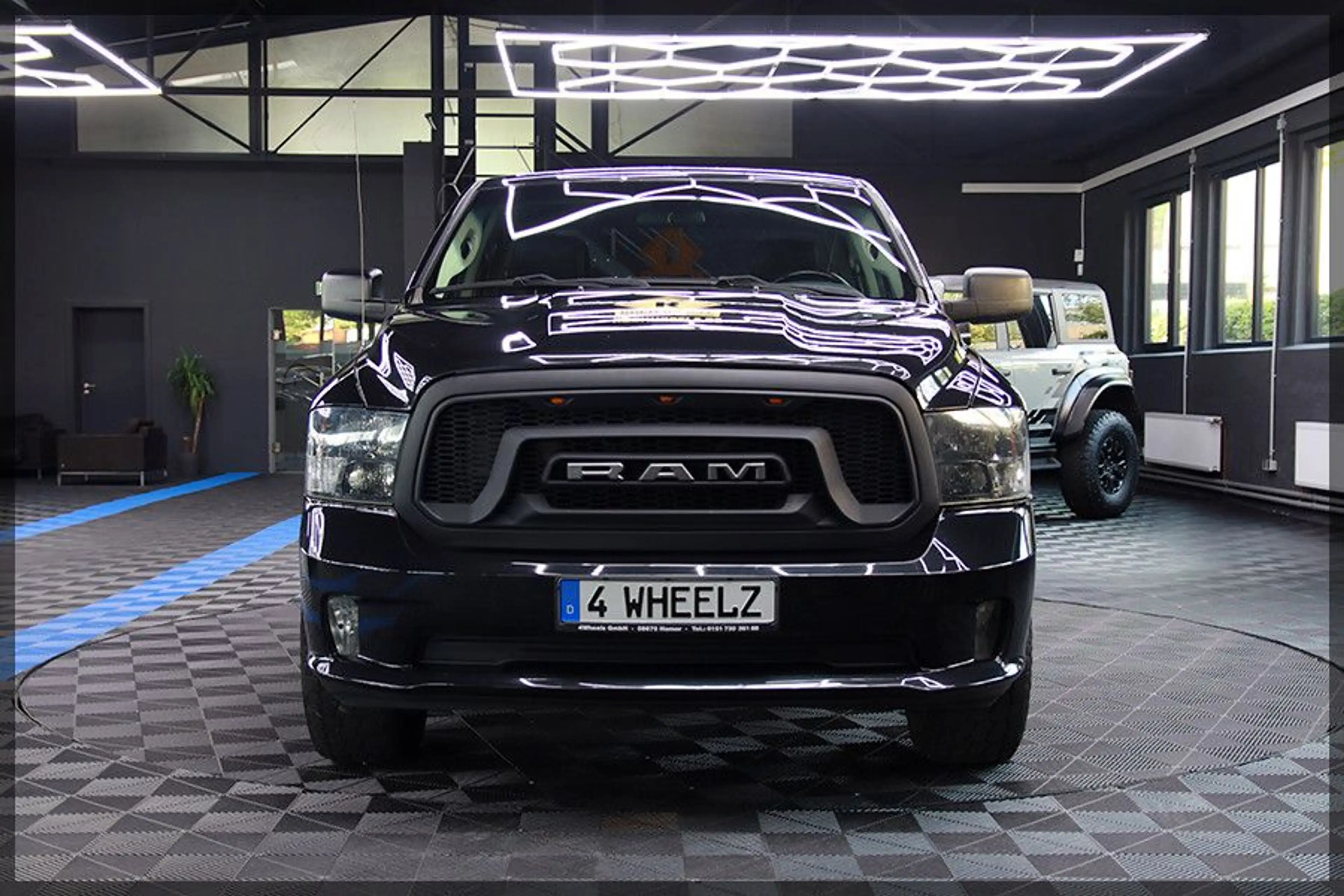 Dodge RAM 5.7 HEM QUAD CAB CAM / LEDER / 6 SITZER — photo 3