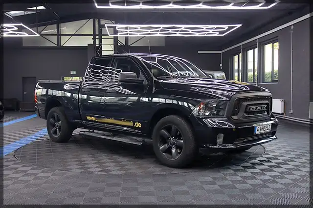 Dodge RAM 5.7 HEM QUAD CAB CAM / LEDER / 6 SITZER