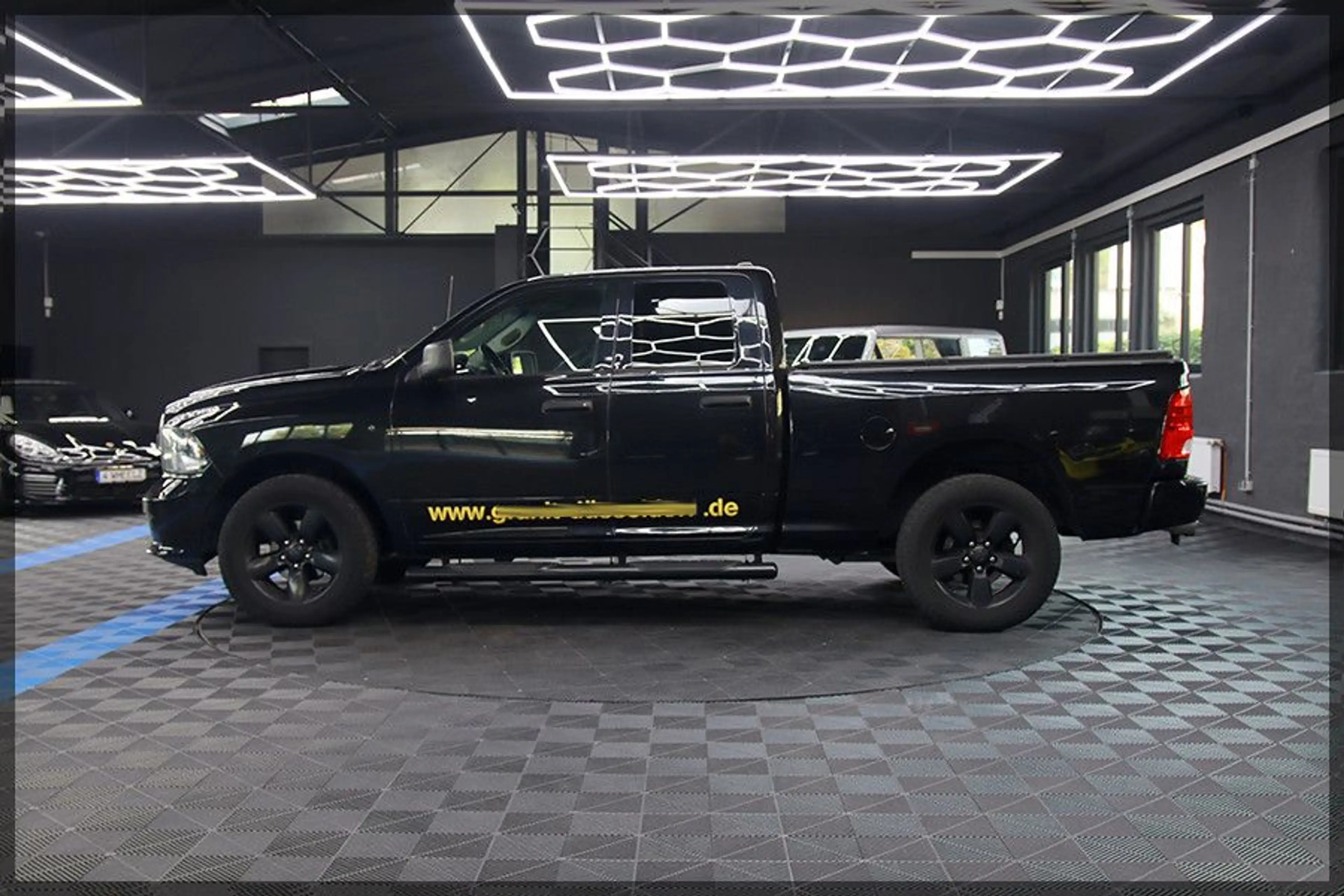 Dodge RAM 5.7 HEM QUAD CAB CAM / LEDER / 6 SITZER — photo 8