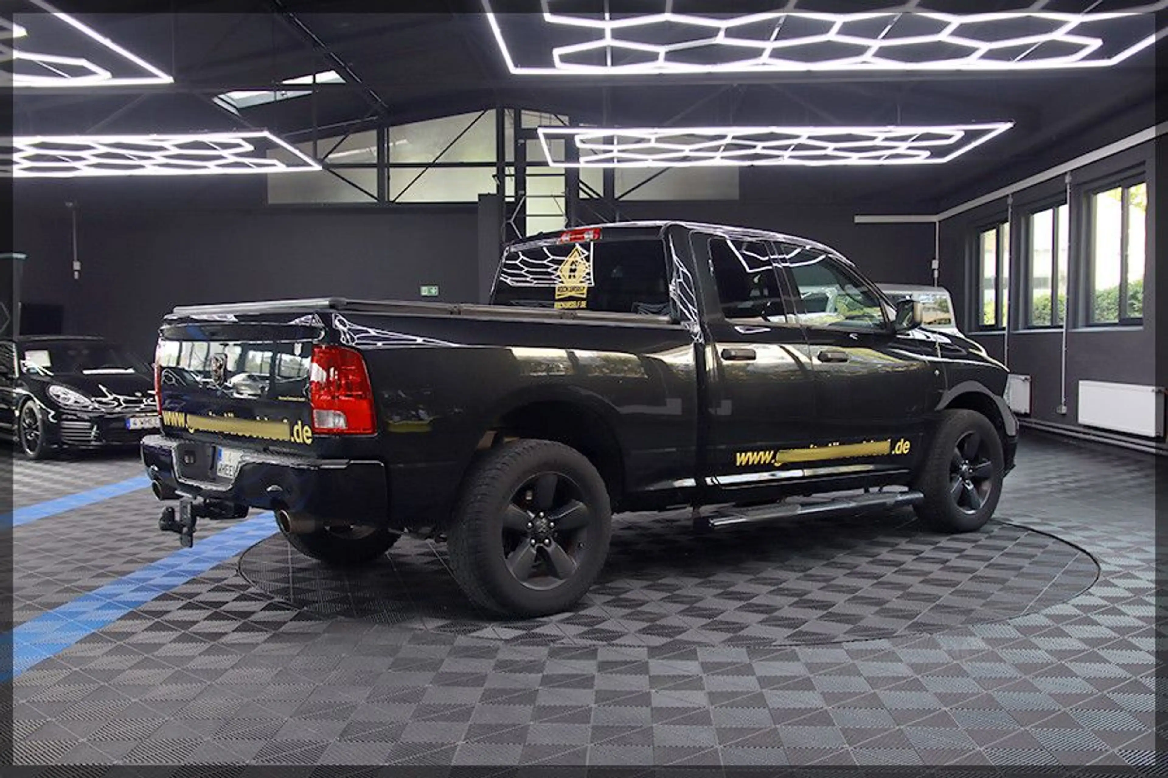Dodge RAM 5.7 HEM QUAD CAB CAM / LEDER / 6 SITZER — photo 5