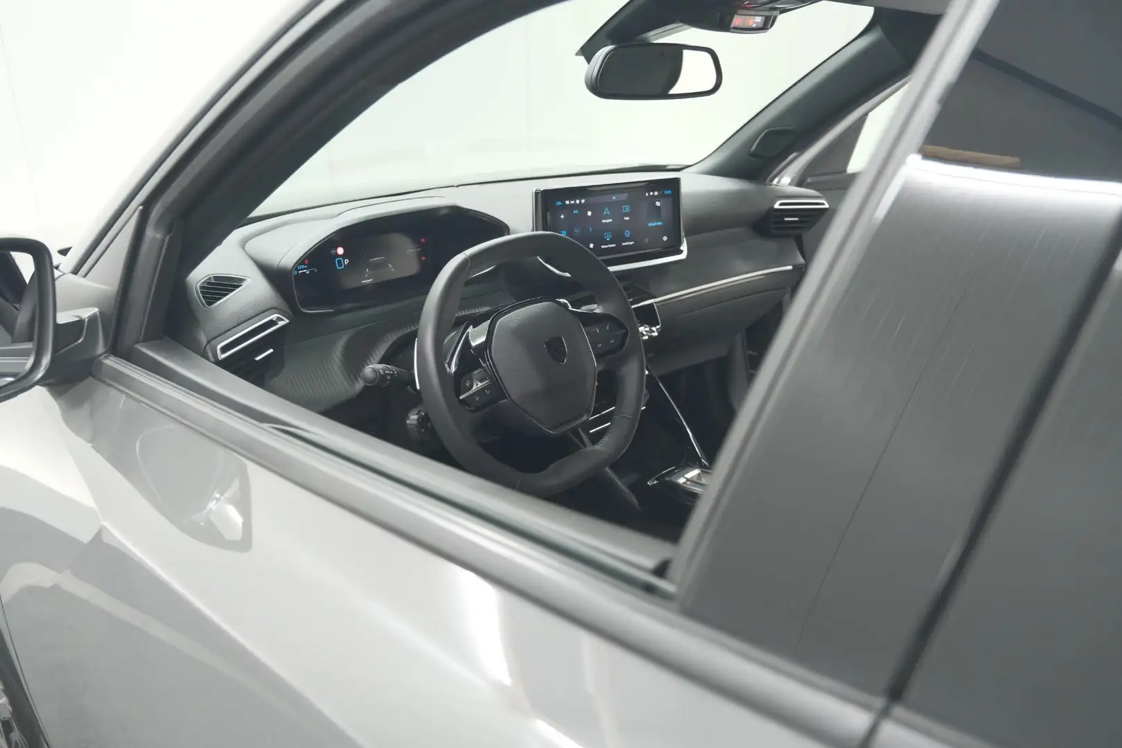 Peugeot 2008 Hybrid 136 e-DCS6 Allure | 360 Camera | Adaptieve Grijs - 2