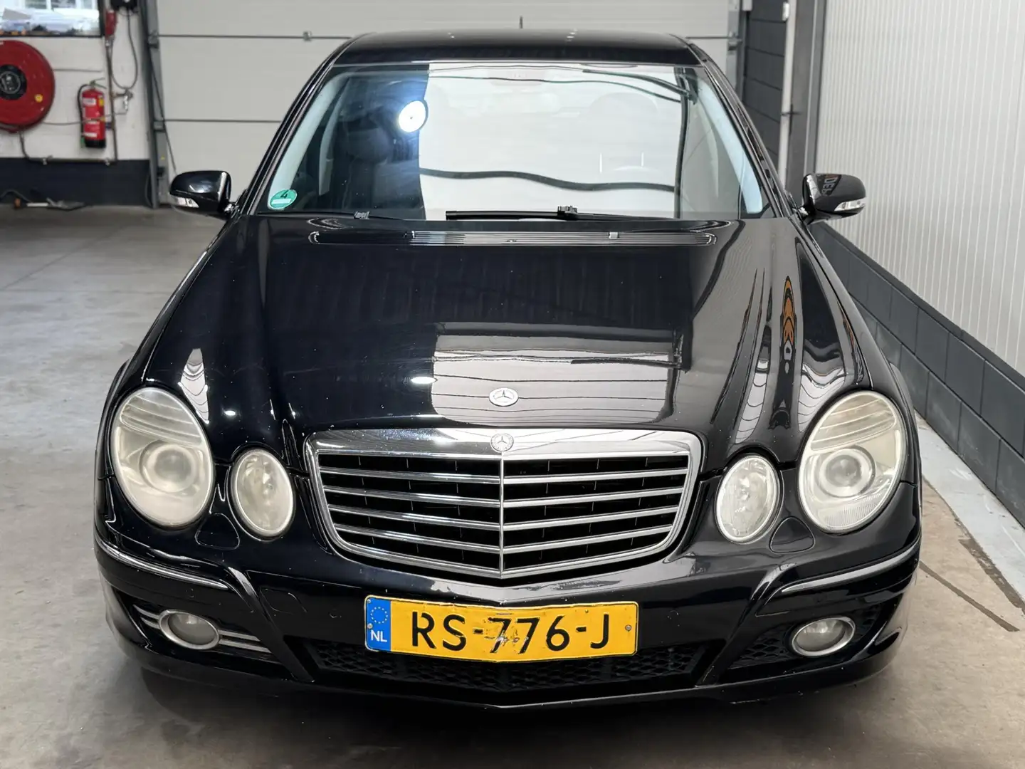 Mercedes-Benz E 200 K. Avantgarde Wordt geleverd met een Vol jaar APK crna - 2