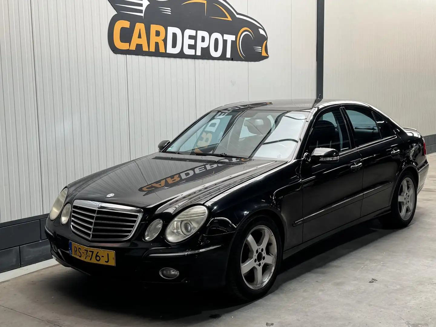 Mercedes-Benz E 200 K. Avantgarde Wordt geleverd met een Vol jaar APK crna - 1