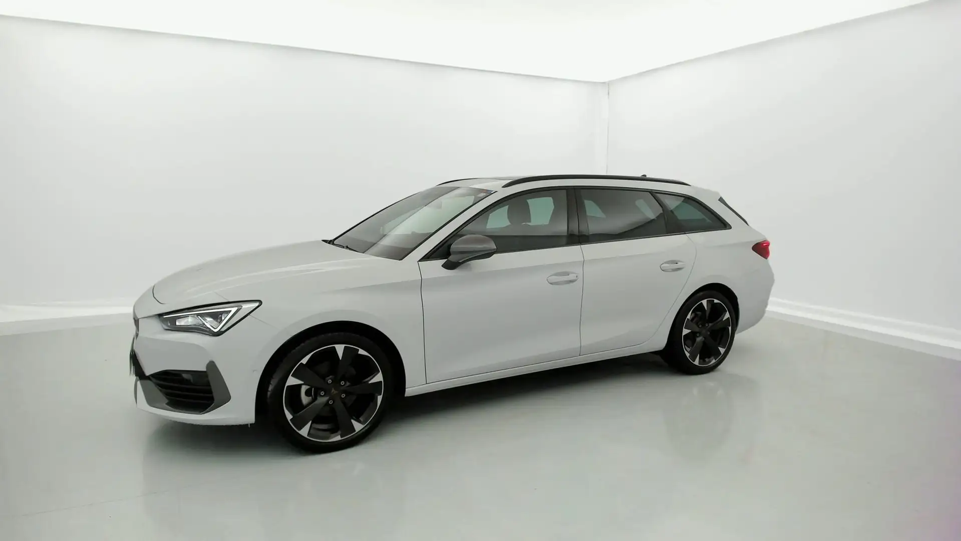 CUPRA Leon Sportstourer 1.5 eTSI 110 DSG Wit - 2