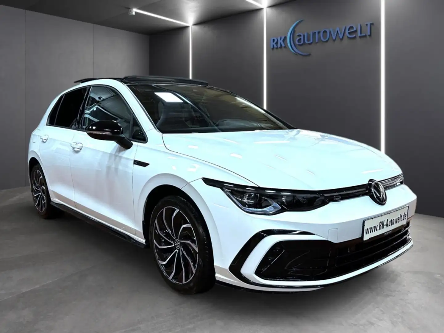 Volkswagen Golf VIII R-Line 1.5 TSI LED Navi Panorama Sitzheizung Weiß - 2