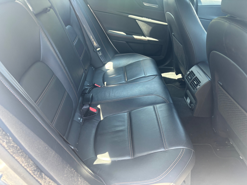 Jaguar XE XE 2.0 marchand export!! — photo 8