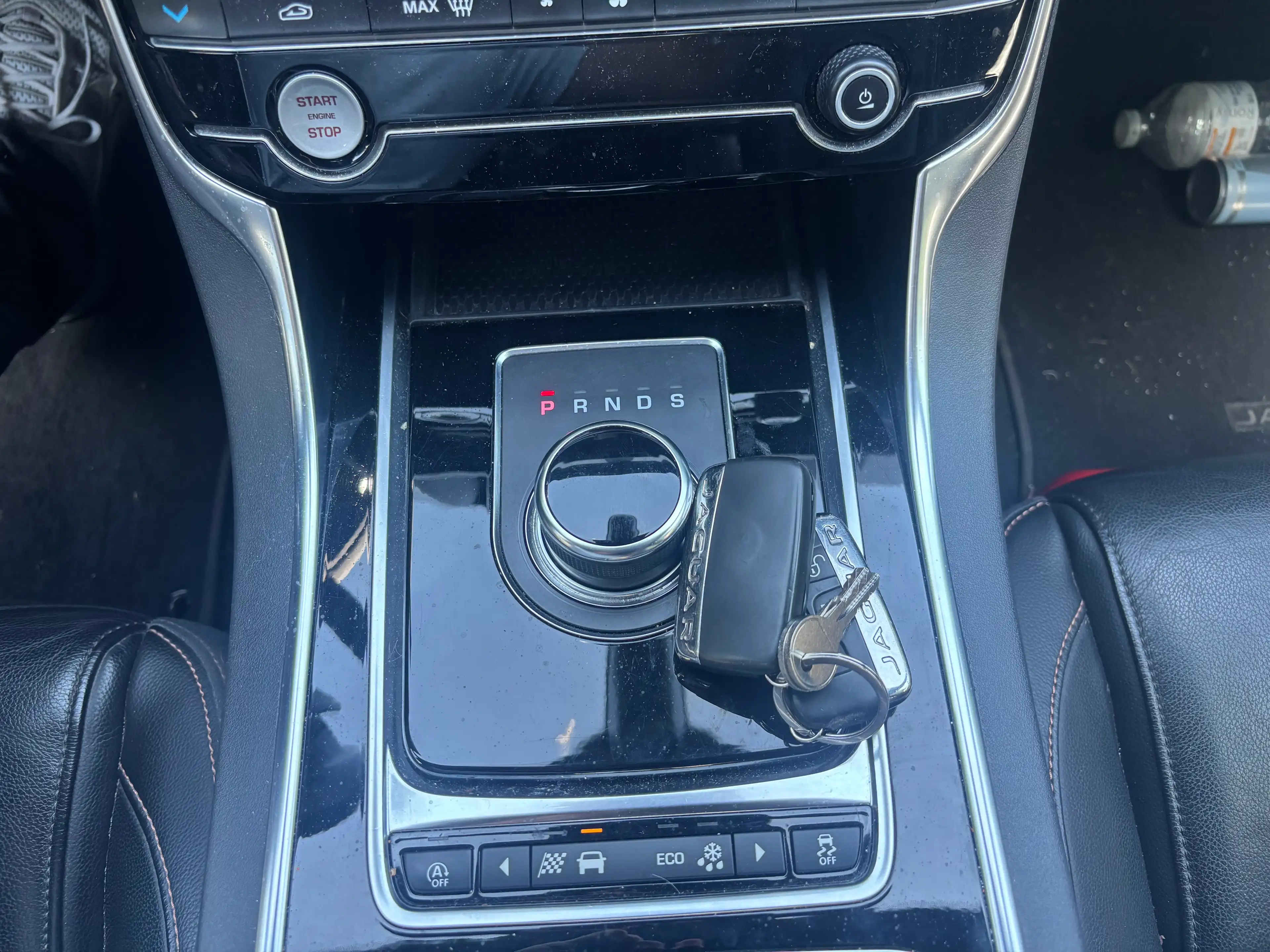 Jaguar XE XE 2.0 marchand export!! — photo 11