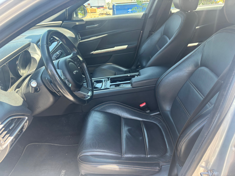 Jaguar XE XE 2.0 marchand export!! — photo 10
