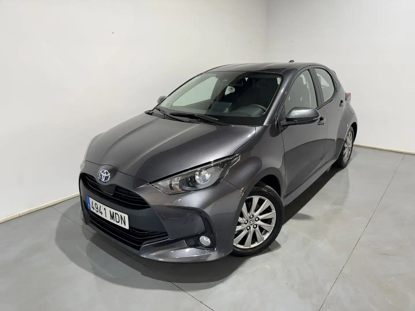 Toyota Yaris 1.5 120H Active Tech Gris - 2