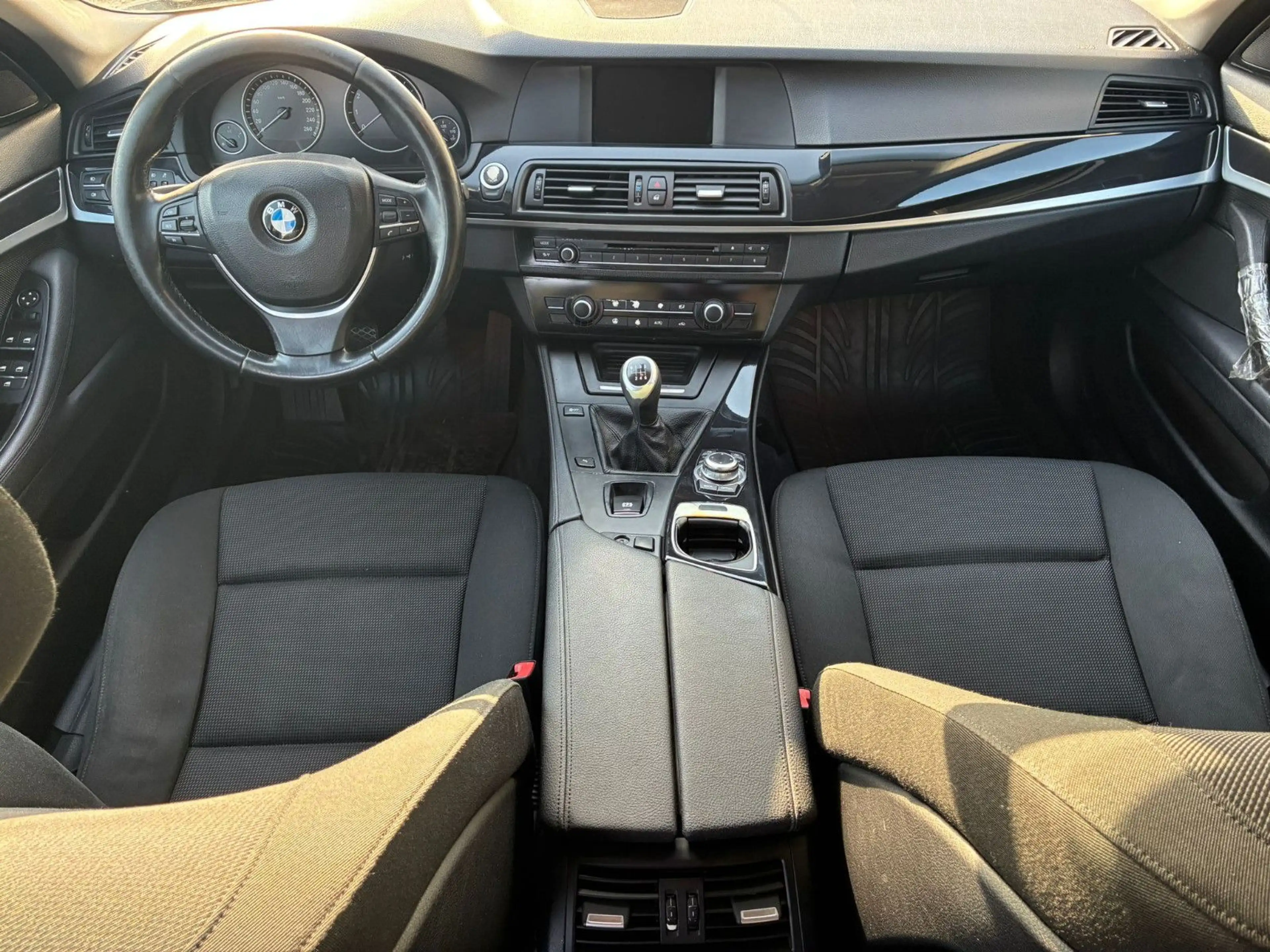 BMW 523 5 Limousine 523 i*2.HD*TüvNeu*Navi* — photo 12