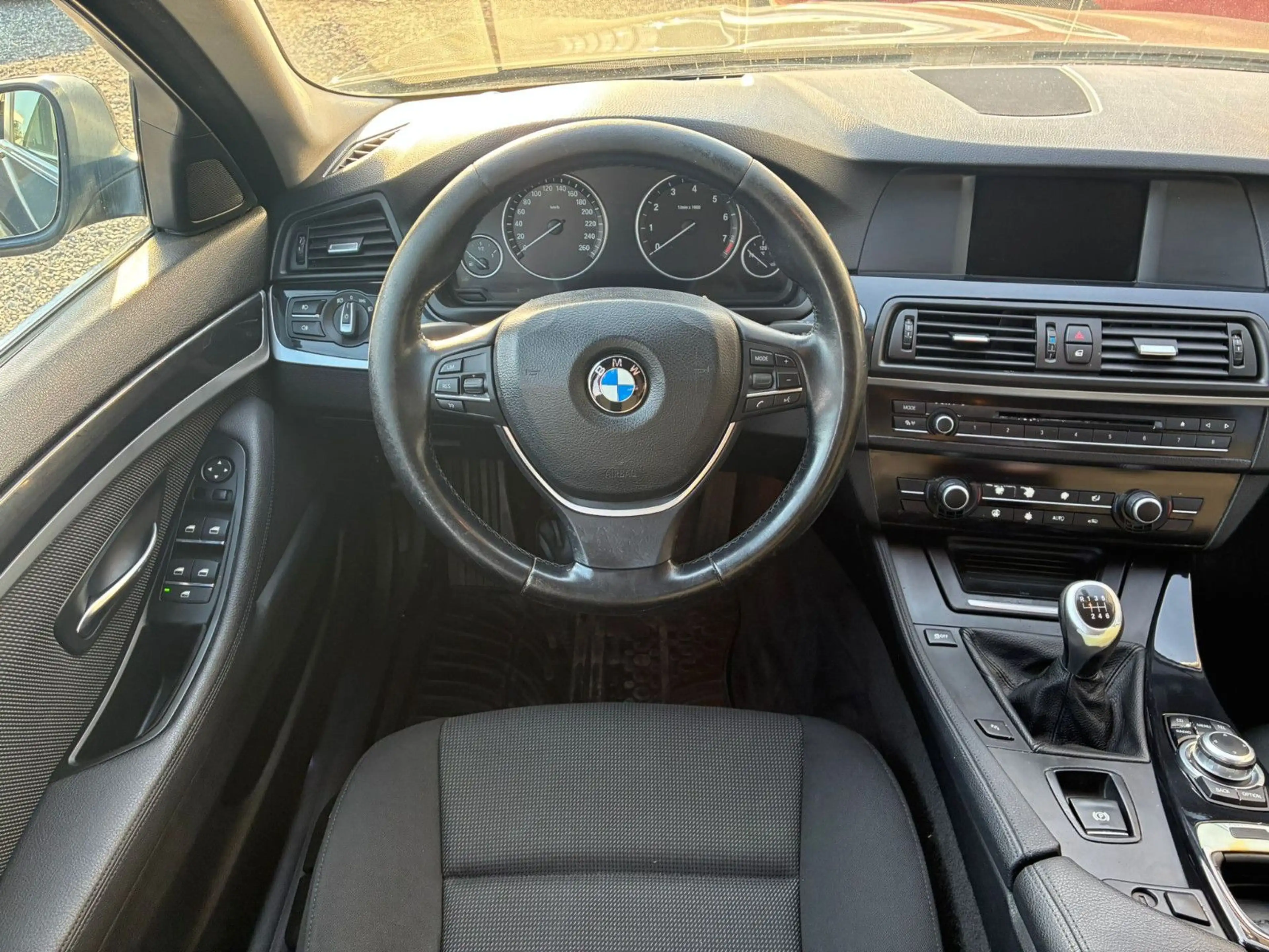BMW 523 5 Limousine 523 i*2.HD*TüvNeu*Navi* — photo 13