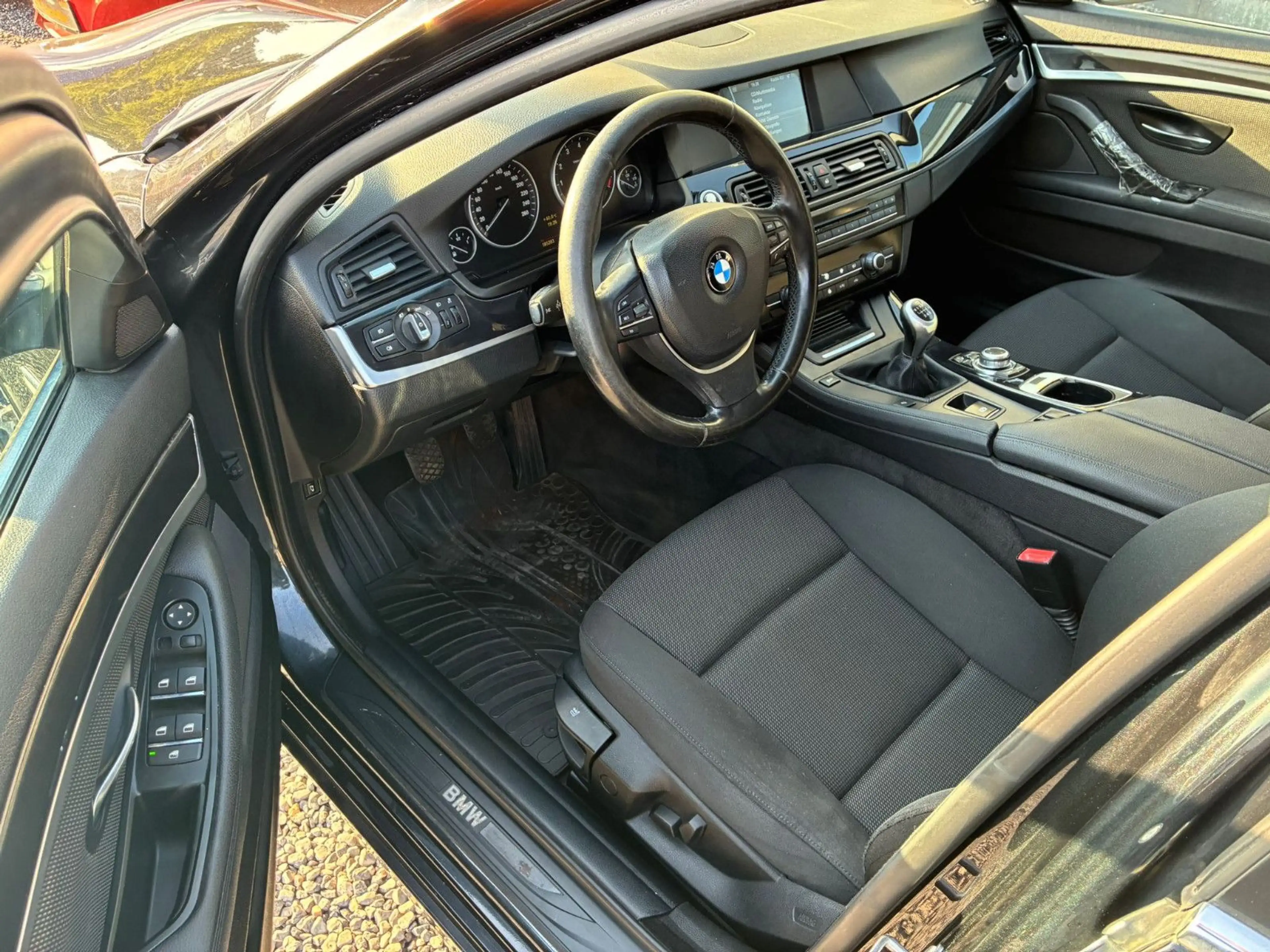 BMW 523 5 Limousine 523 i*2.HD*TüvNeu*Navi* — photo 9