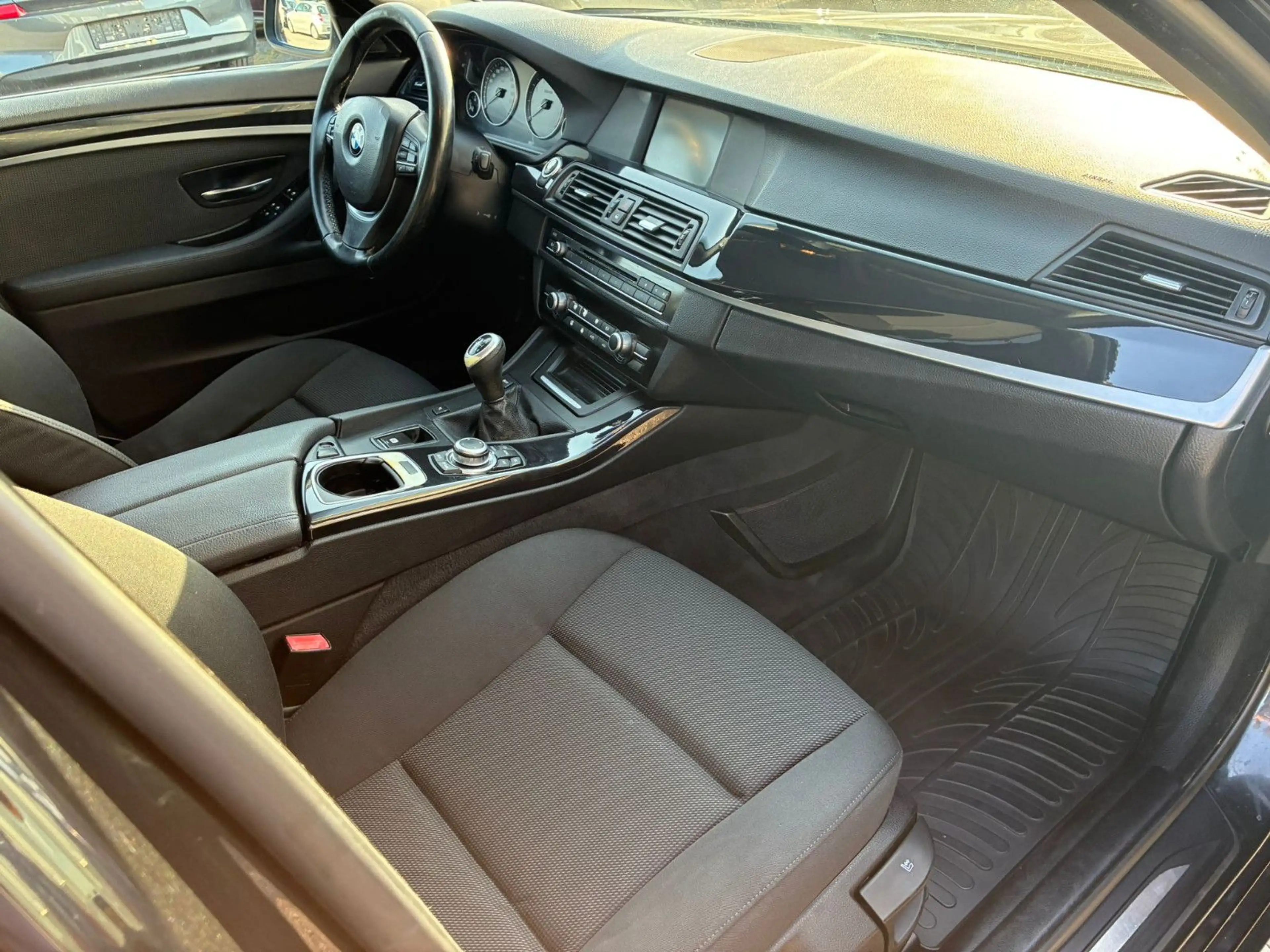 BMW 523 5 Limousine 523 i*2.HD*TüvNeu*Navi* — photo 14