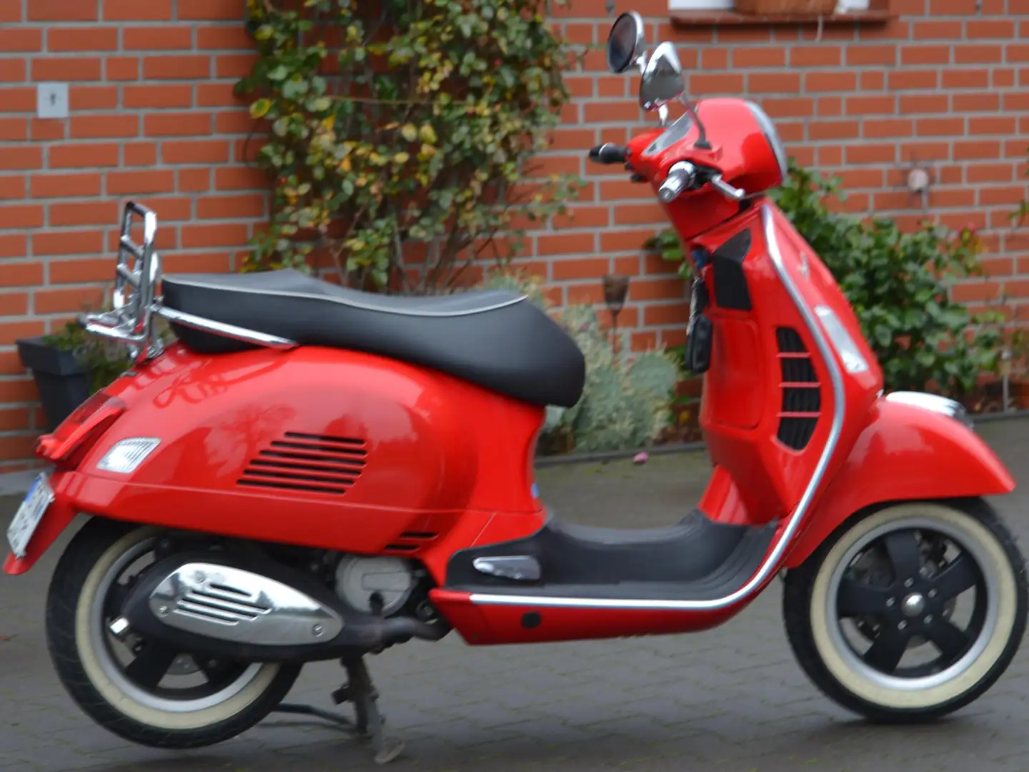 Vespa GTS 125 Rouge - 2