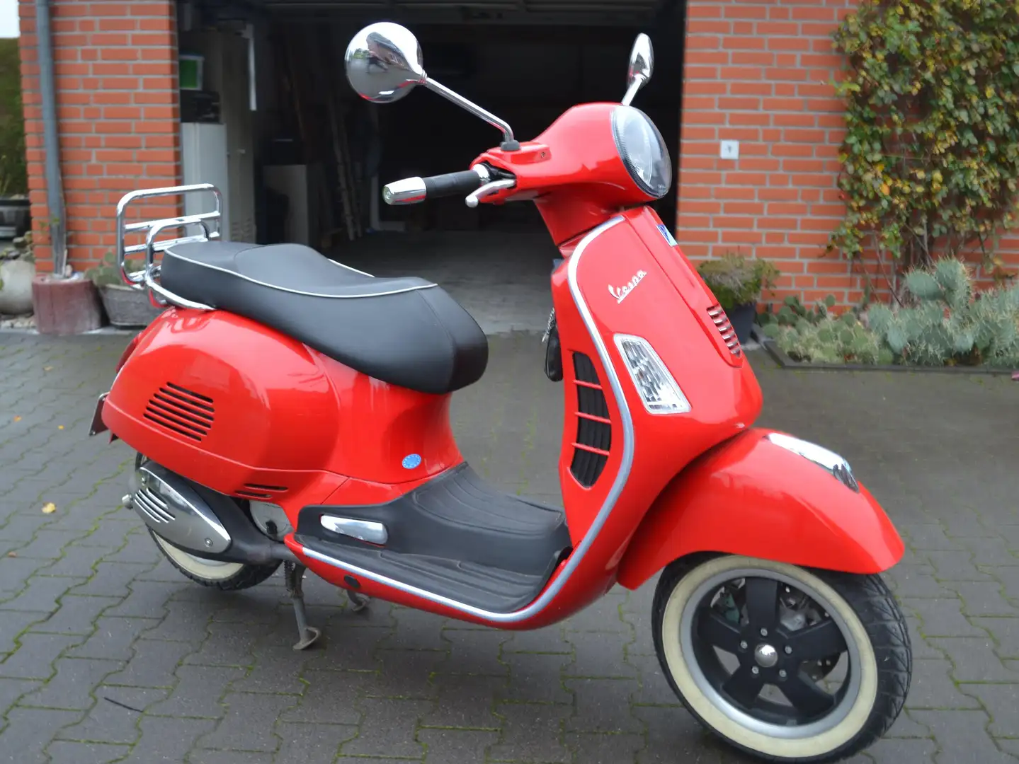 Vespa GTS 125 Rouge - 1